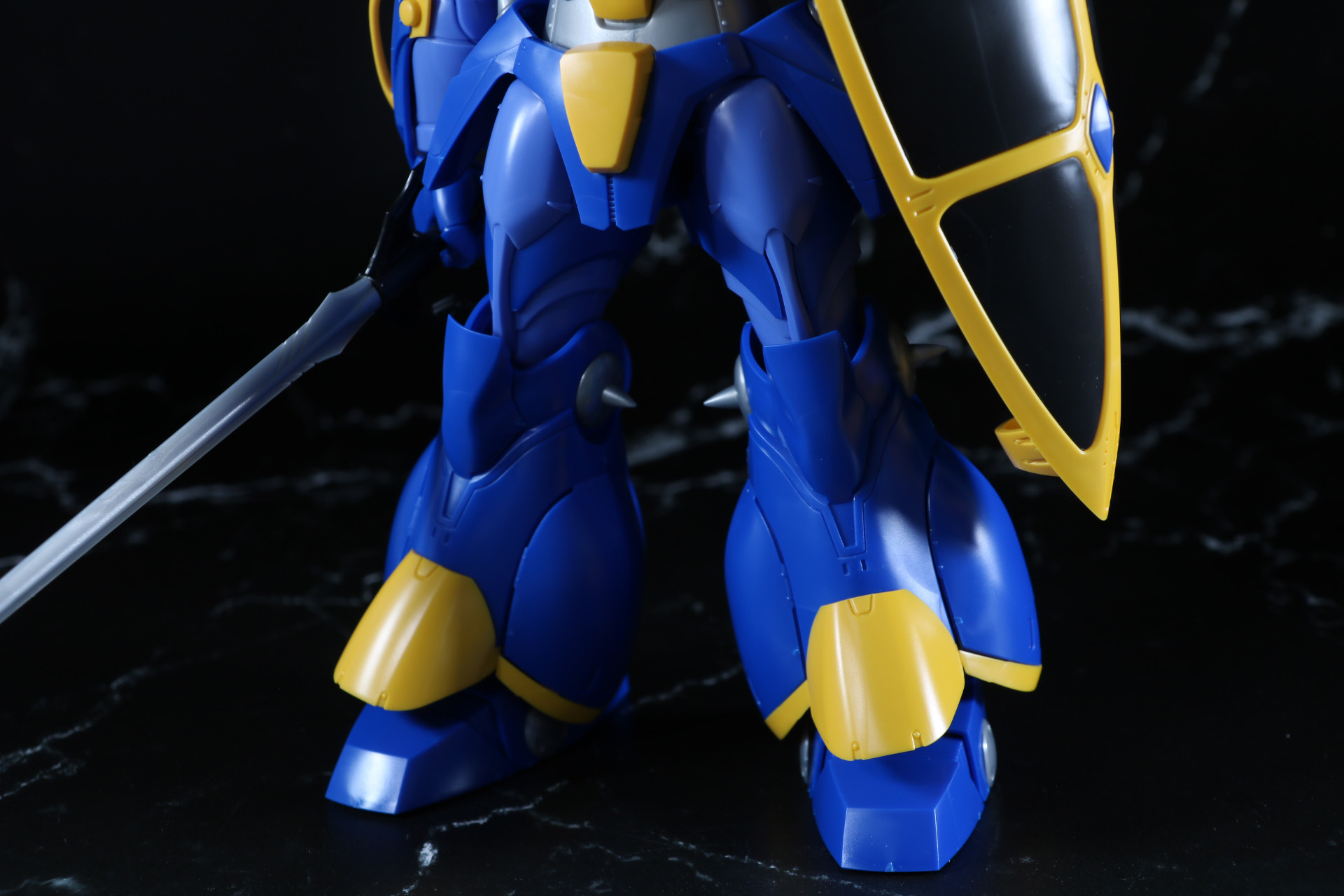 足回りもどっしりとした力強い造形