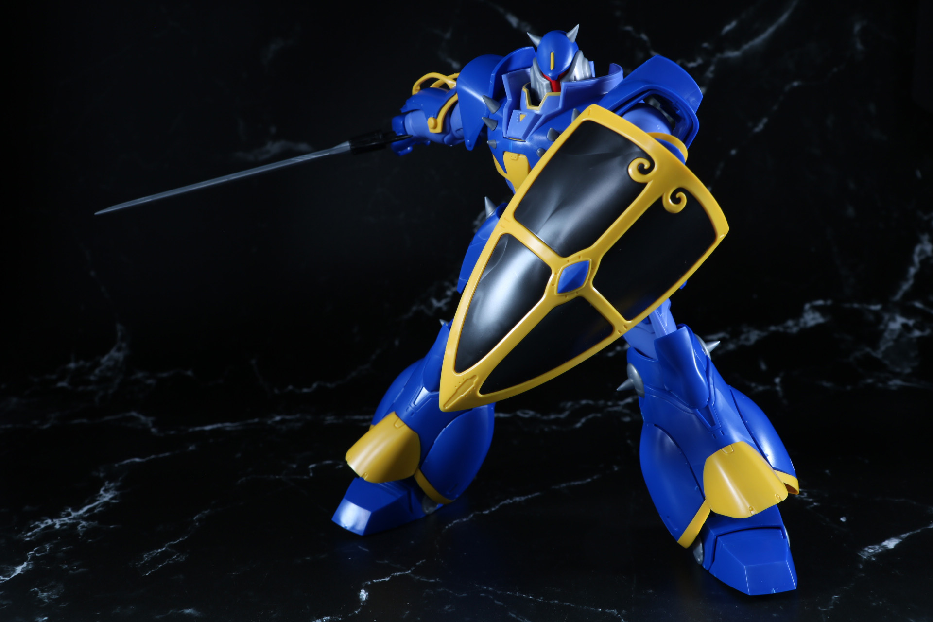 回転剣を手に出陣するザウエル