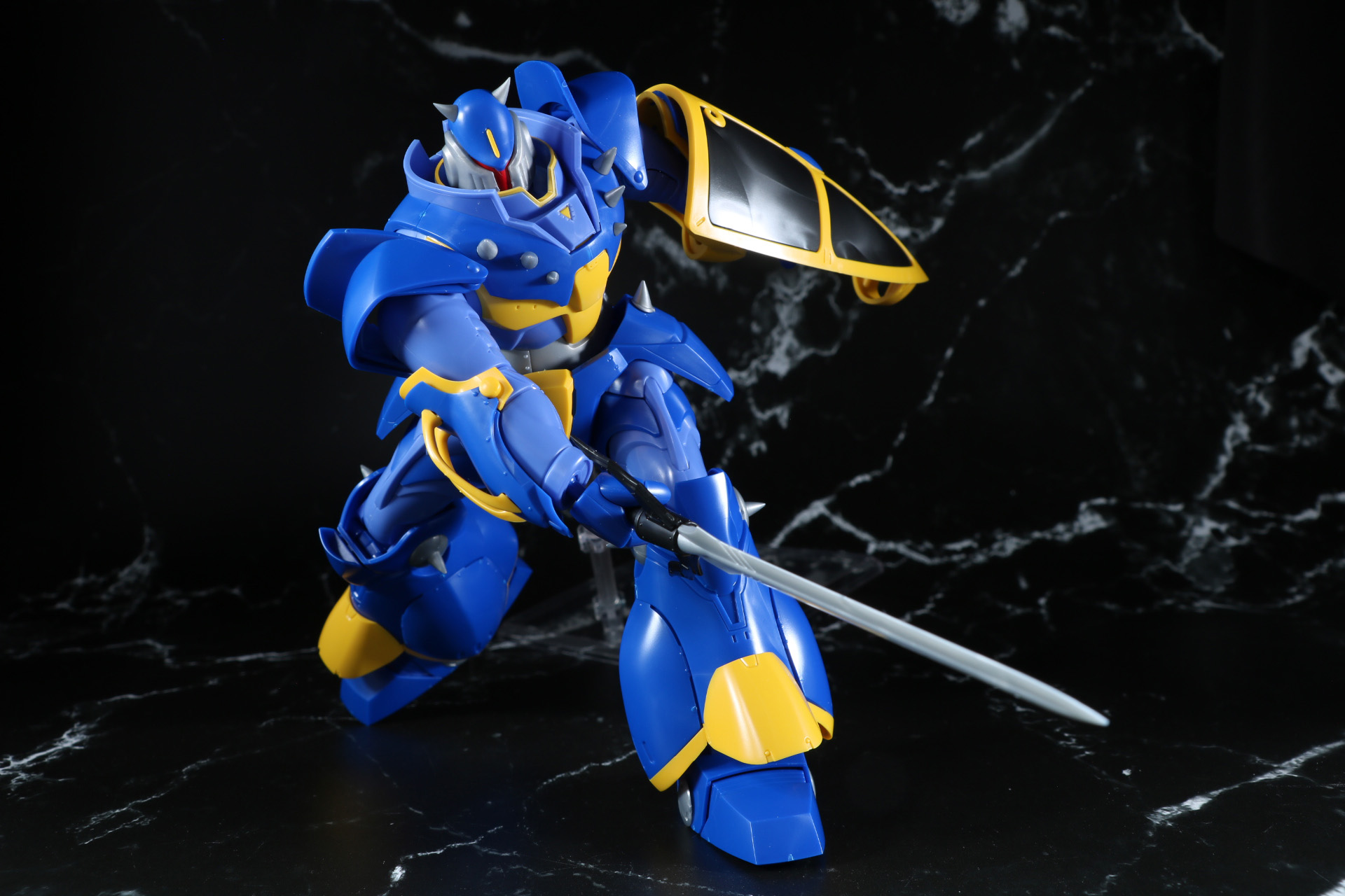 回転剣を振り下ろす