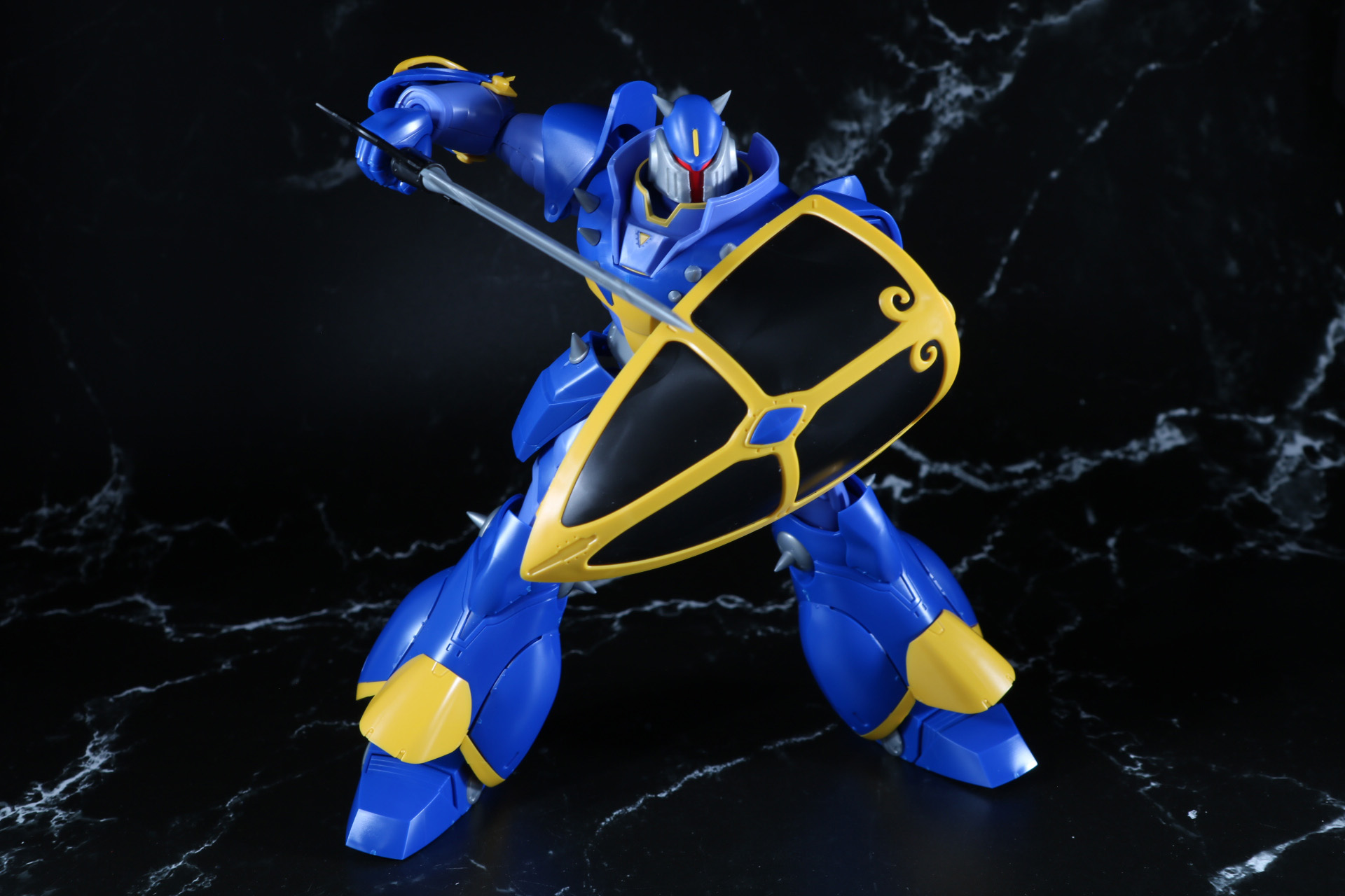 シールドに回転剣を収める