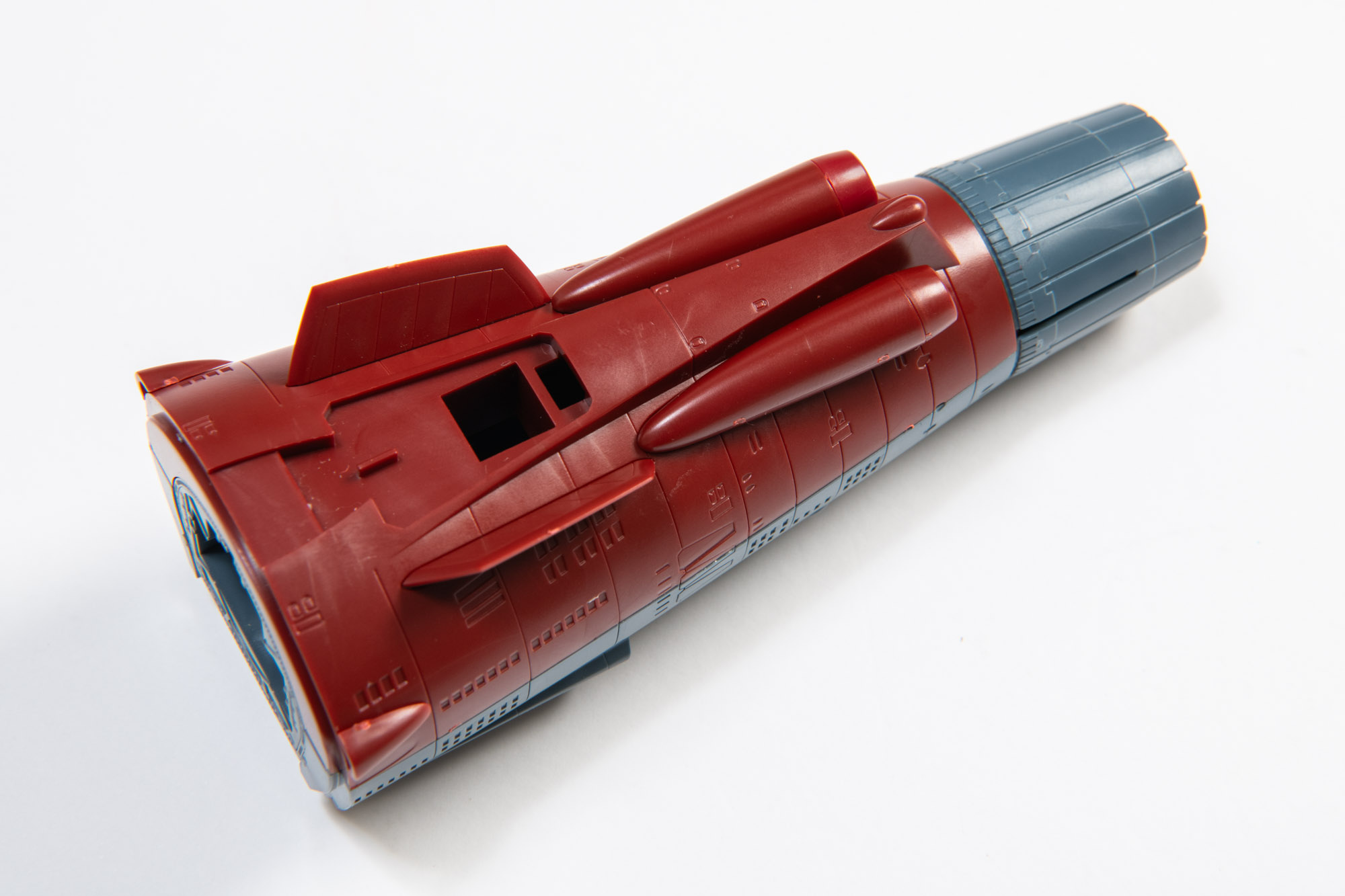 後方底面部のパーツを取り付ける。