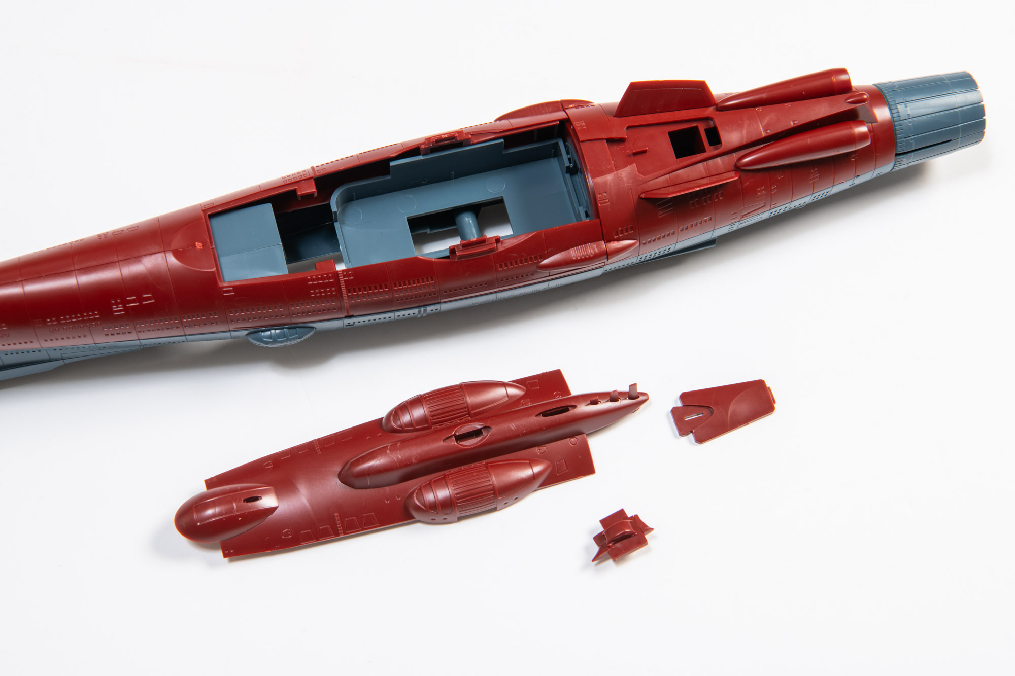 綺麗な赤い底面はヤマトのカラーとは違うものとなっている。少し赤黒いシックな色味だ。