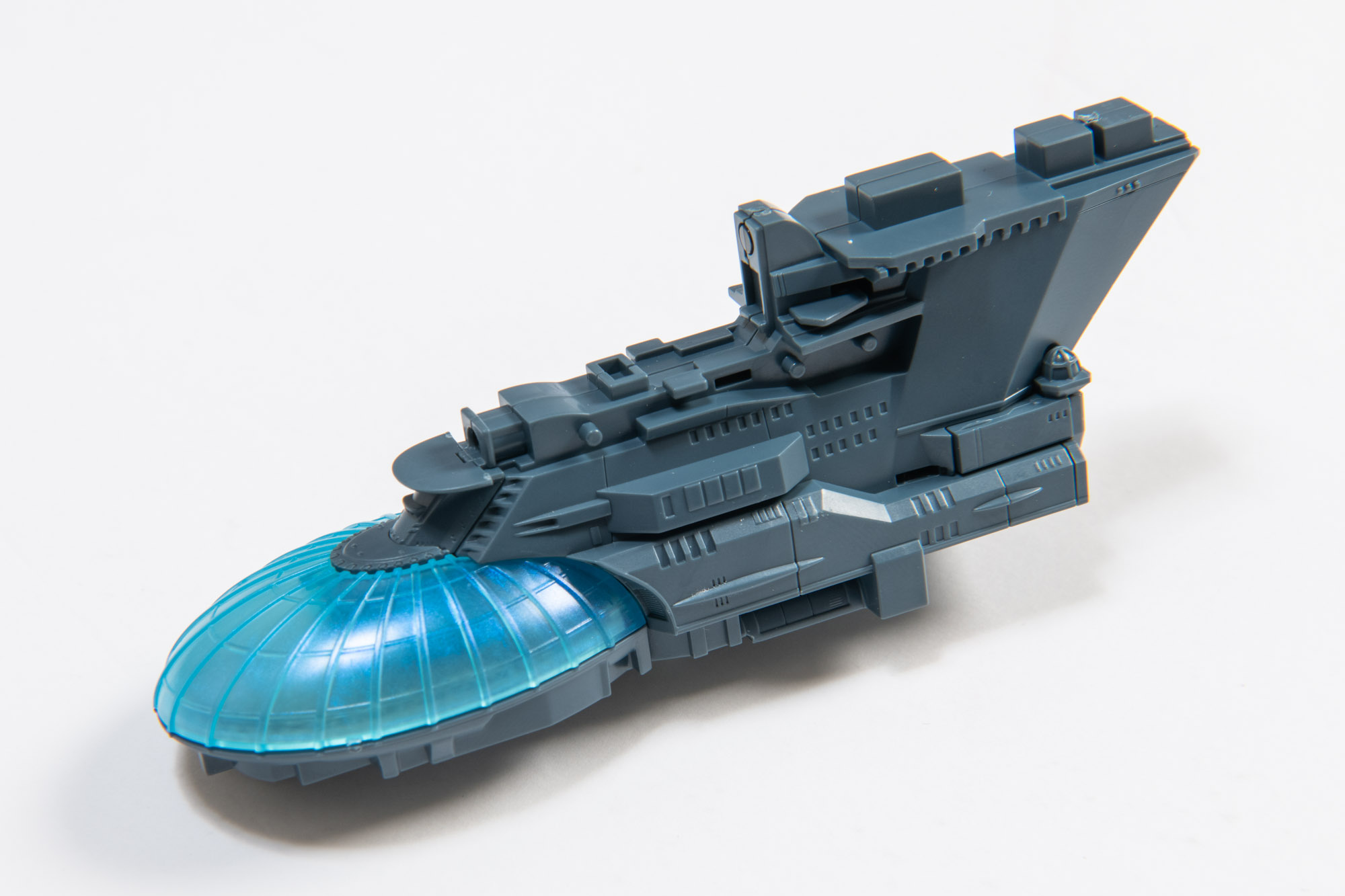 研究施設ドーム部分を取り付けて、第一、第二艦橋を足していく。