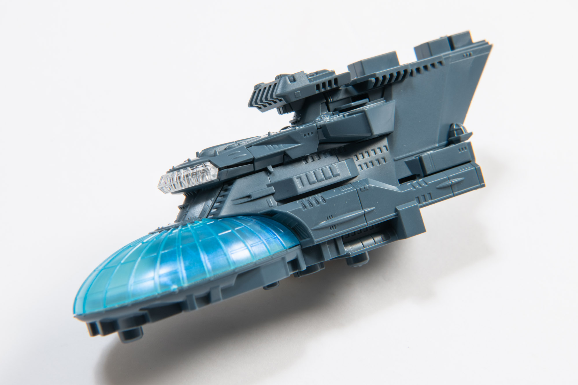 クリアパーツの煌めきが印象的で、窓の多さもしっかり再現されている。