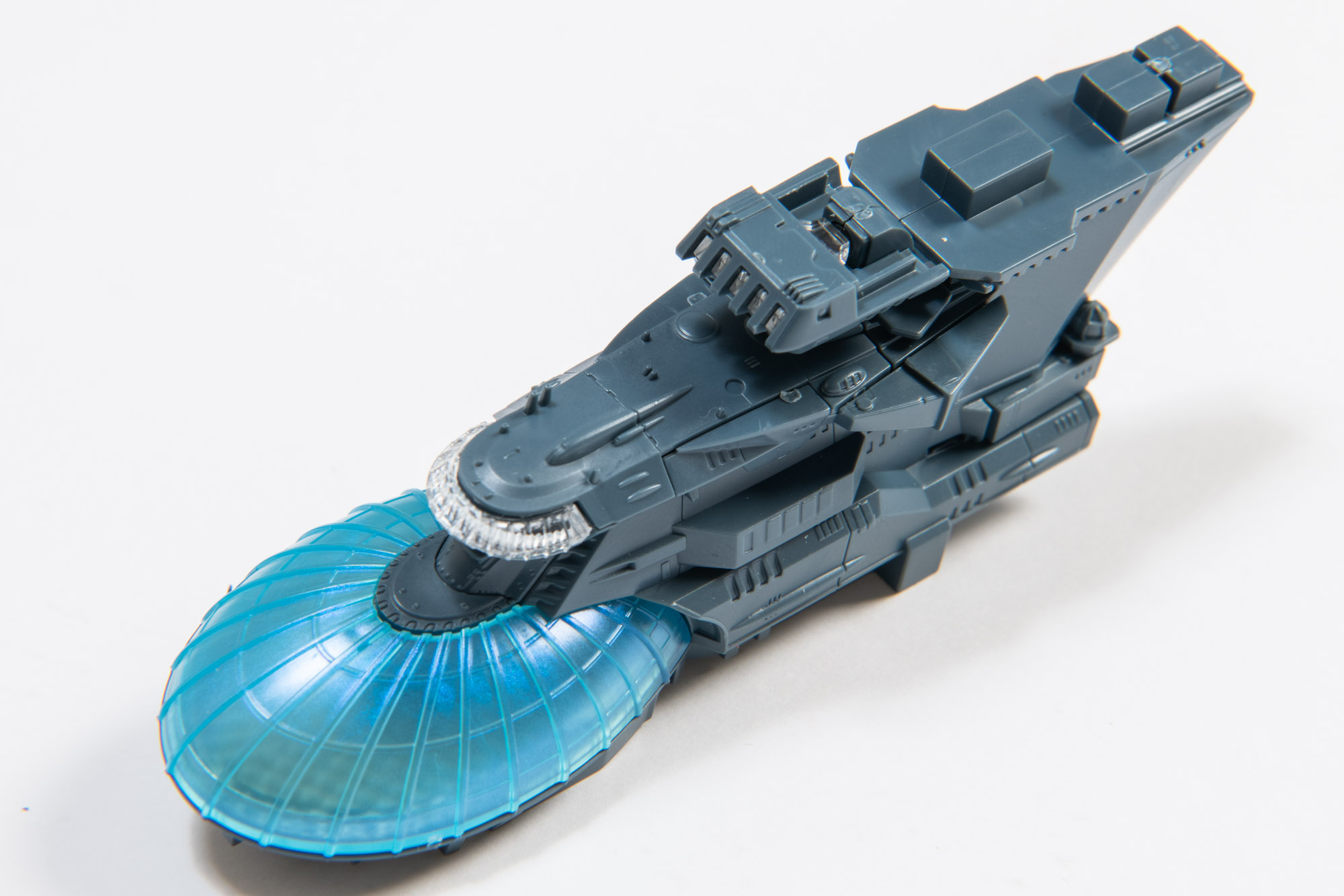 クリアパーツの煌めきが印象的で、窓の多さもしっかり再現されている。