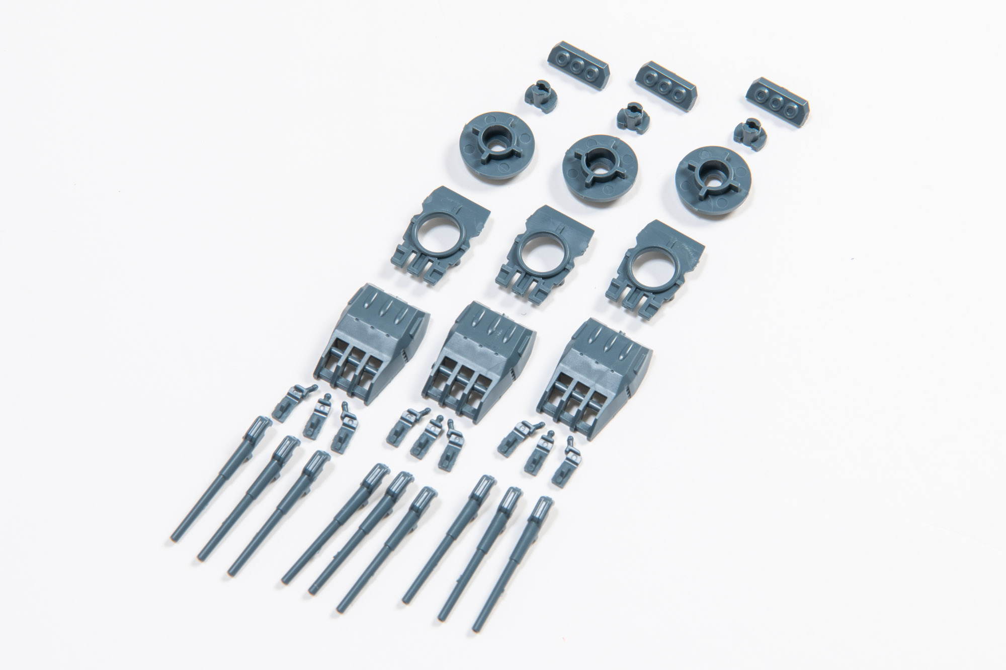 主砲パーツ全景。意外とパーツ量がある。