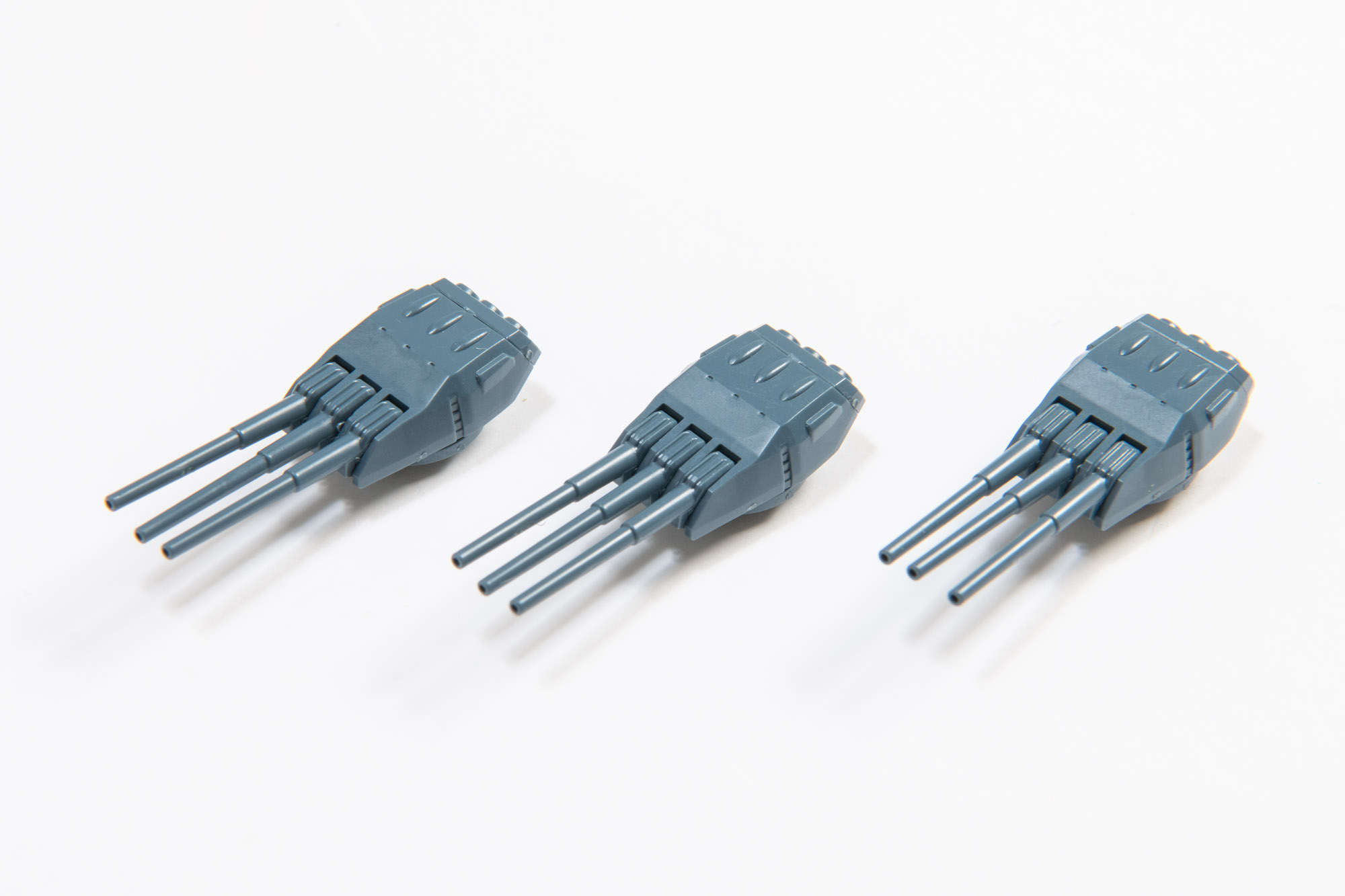 主砲が完成。3基並ぶと威圧感がある。