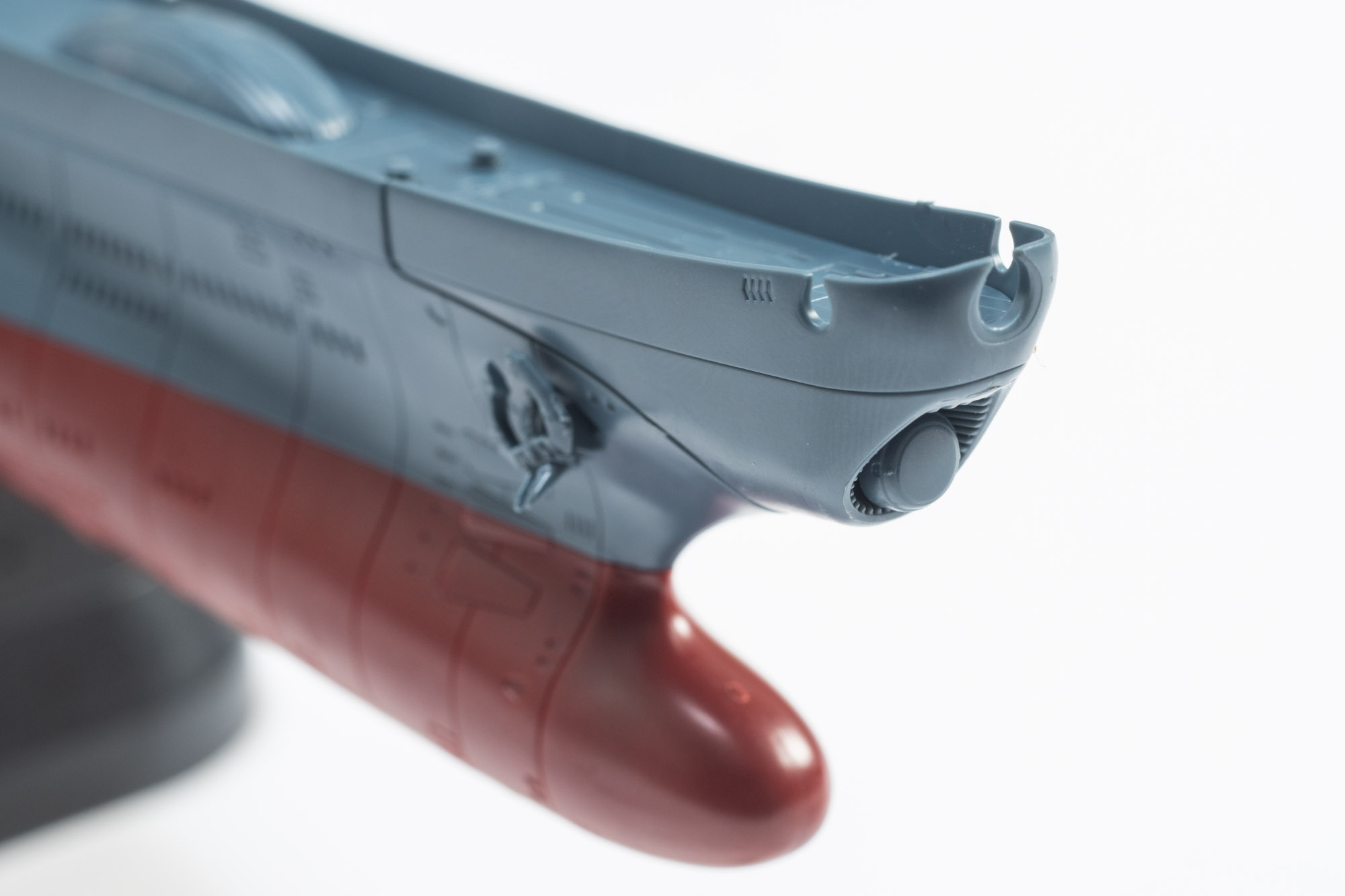 小さいパーツだが、コスモリバースシステムとロケットアンカーの存在感は十分だ。