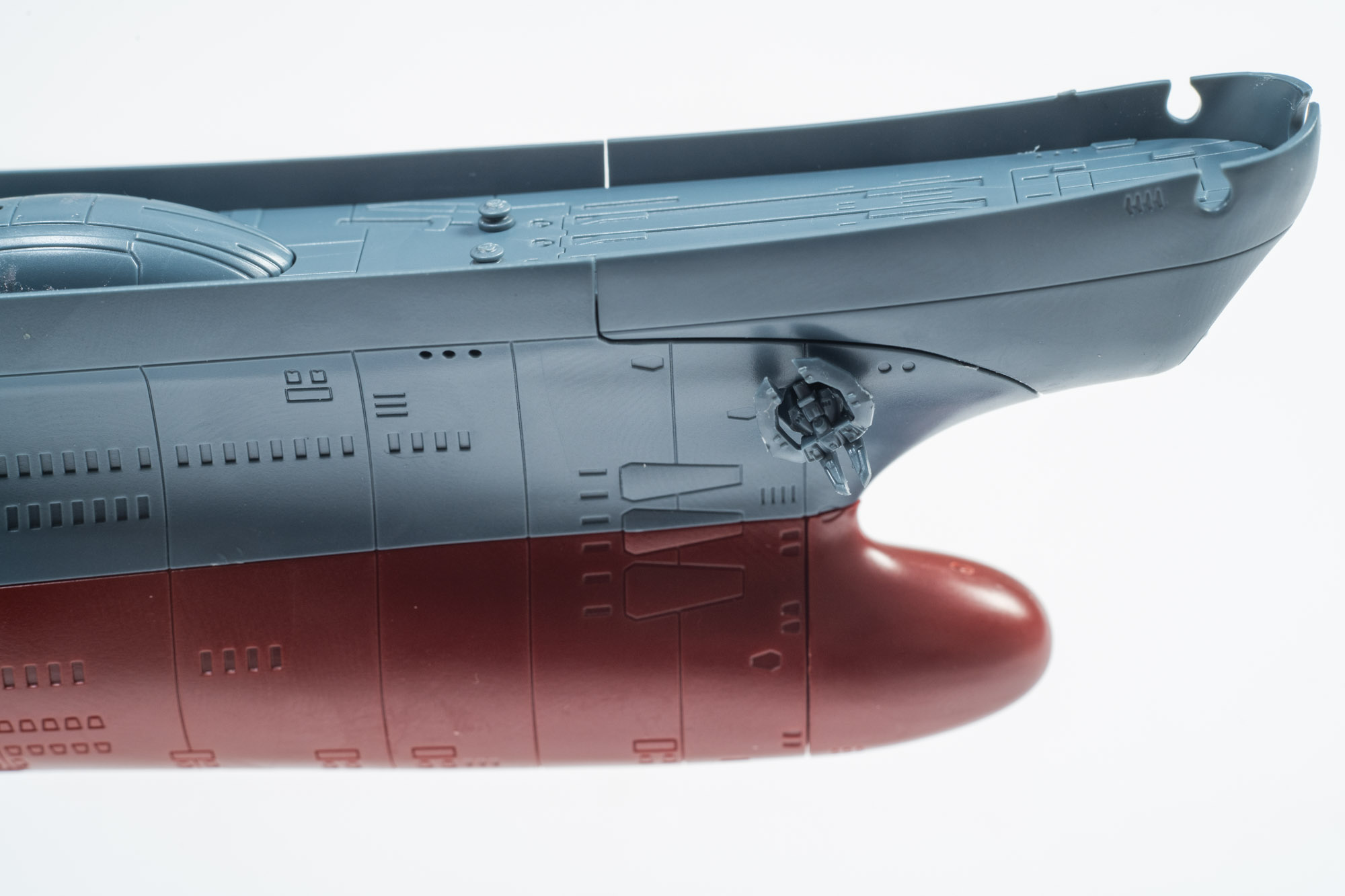 小さいパーツだが、コスモリバースシステムとロケットアンカーの存在感は十分だ。