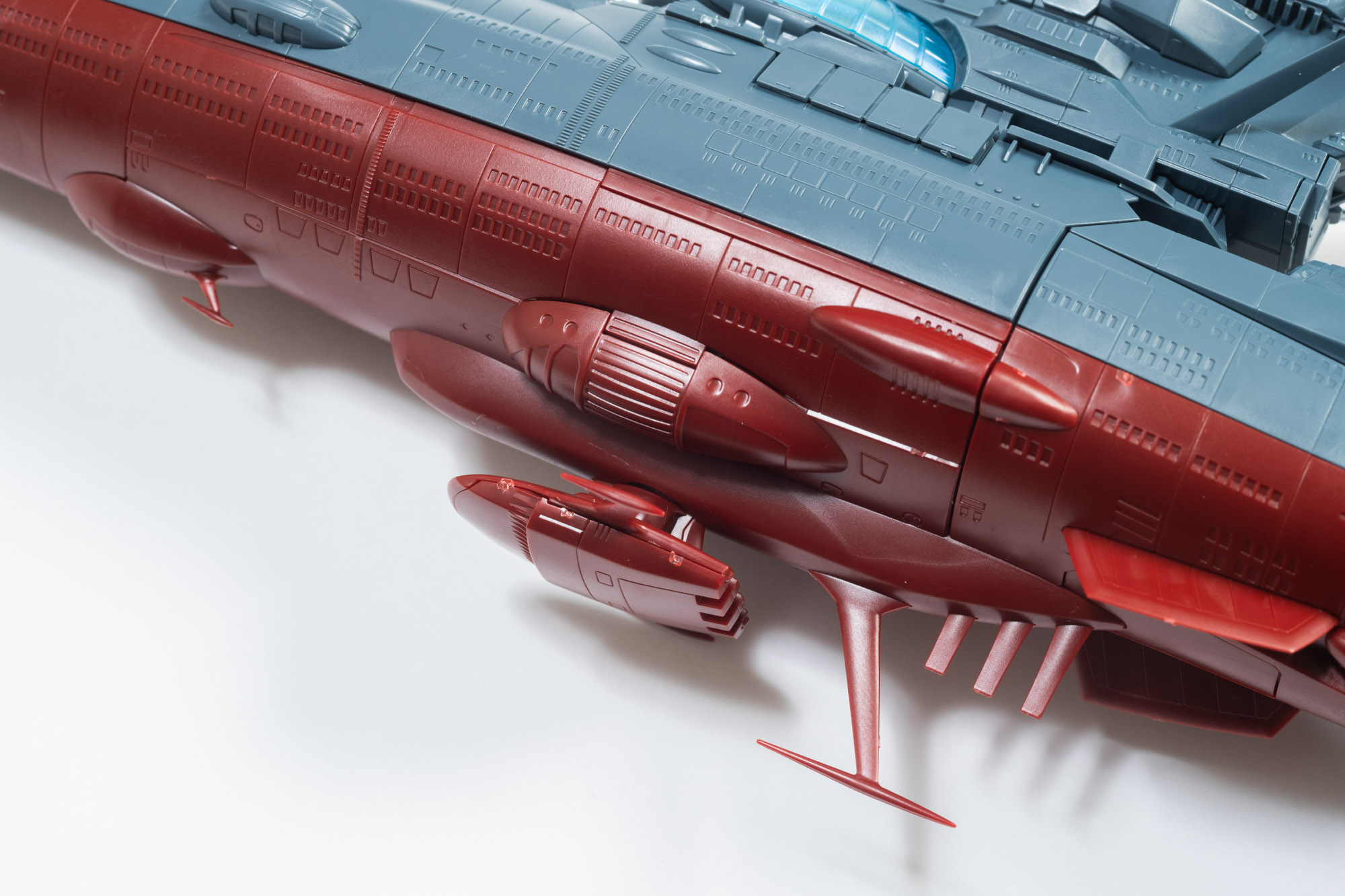 第3艦橋もこの完成度。底面部に小さいスラスターがついているので、折らないように注意して置いてほしい。