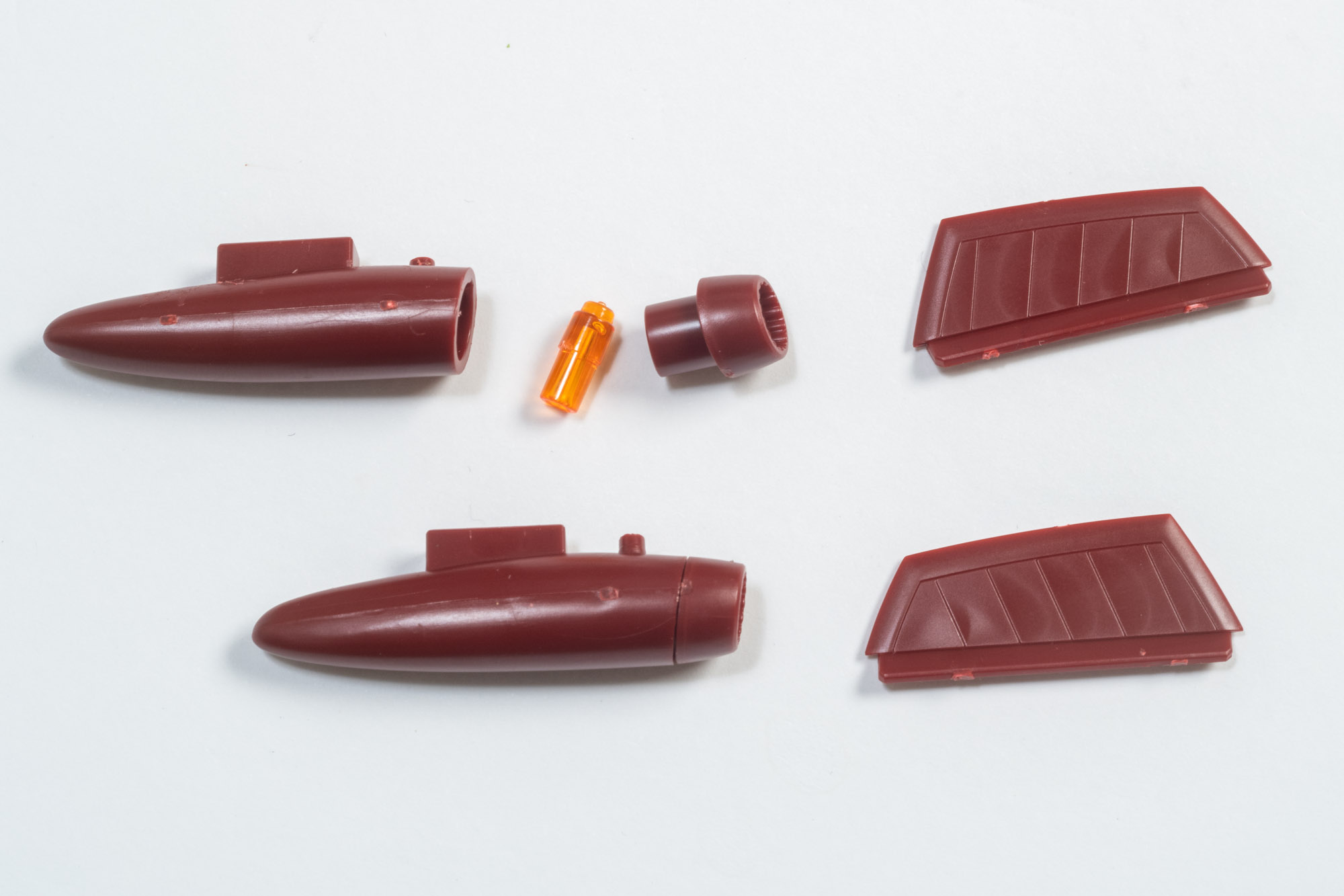 後方底面部のパーツを取り付ける。