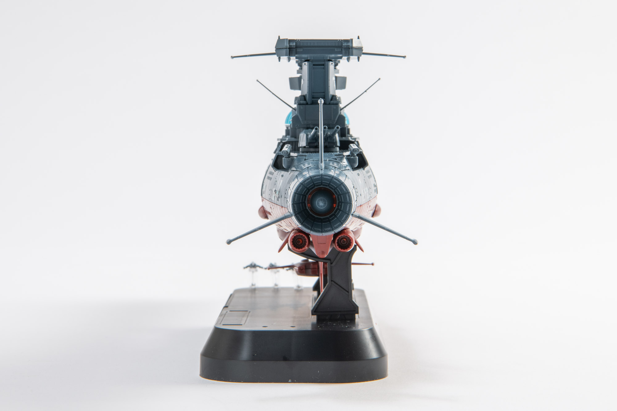 艦体にデカールを貼ることで一気に完成度が上がった。