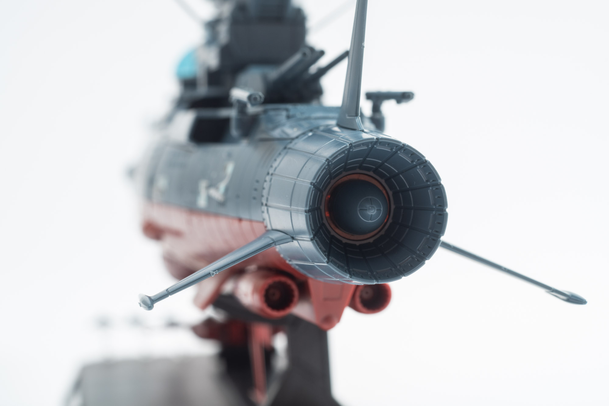 デカールについては、今回は全てを貼っていない。デカールを貼った後に船体を触ると剥がれてしまうこともあるので完成後の取り扱いは特に慎重にしたい。