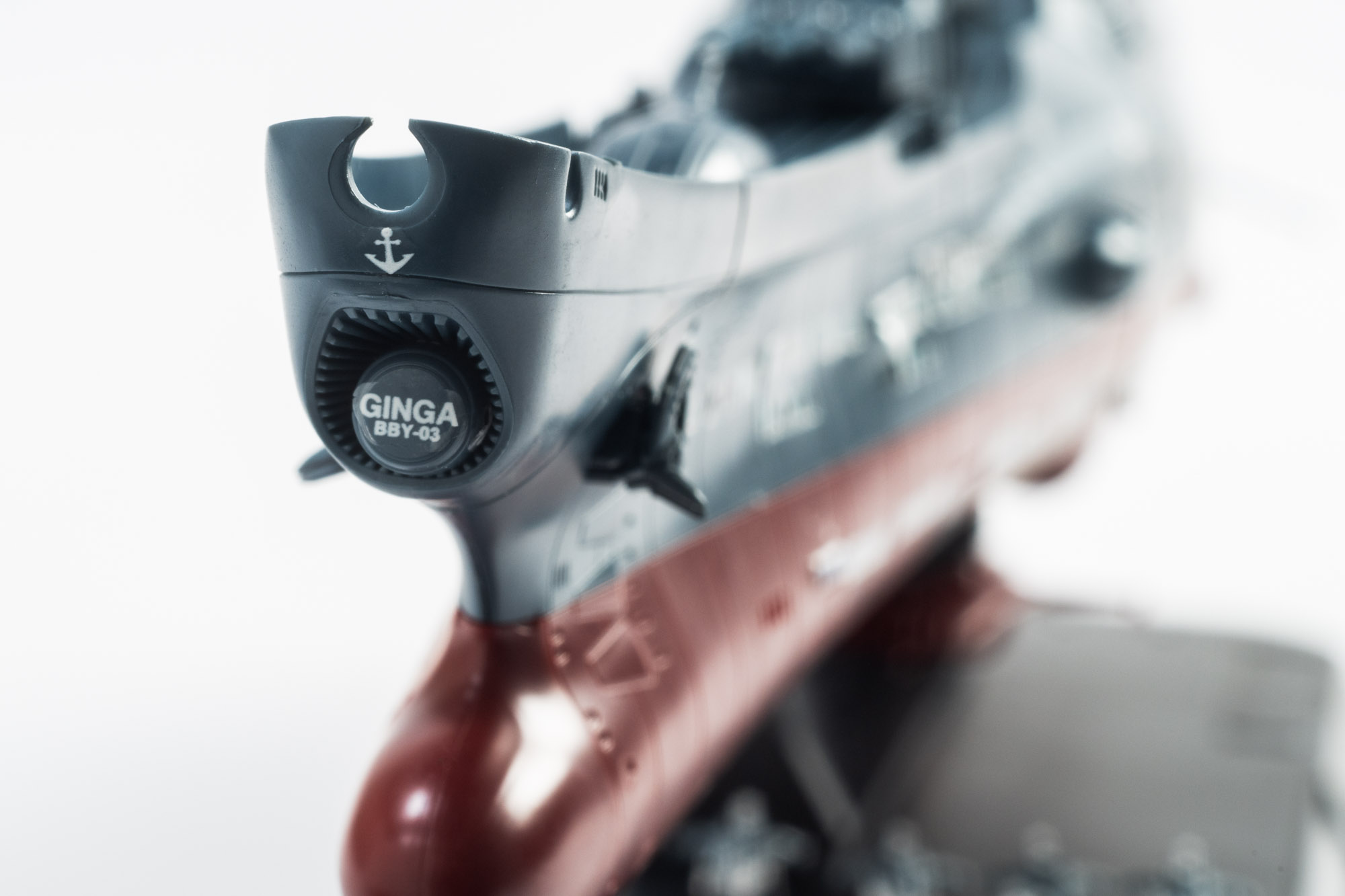 デカールについては、今回は全てを貼っていない。デカールを貼った後に船体を触ると剥がれてしまうこともあるので完成後の取り扱いは特に慎重にしたい。