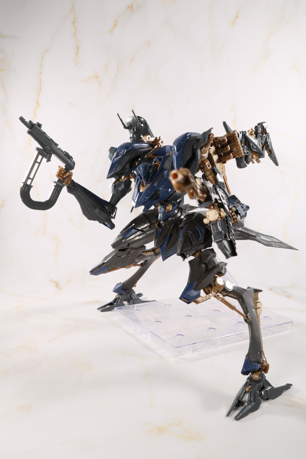 大型のバーストライフルによる射撃