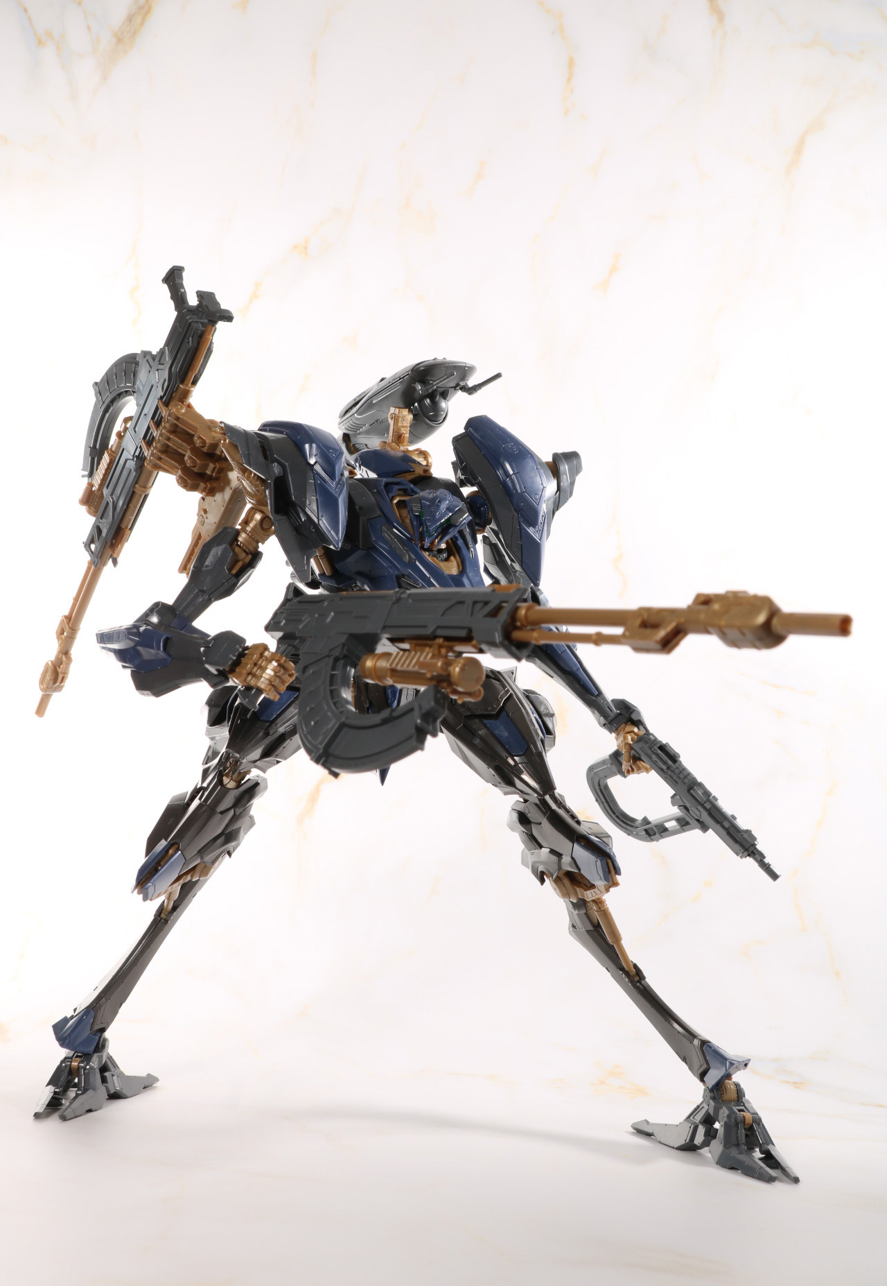 武器の配置を変えることでオリジナルのアセンブルを組むことができる