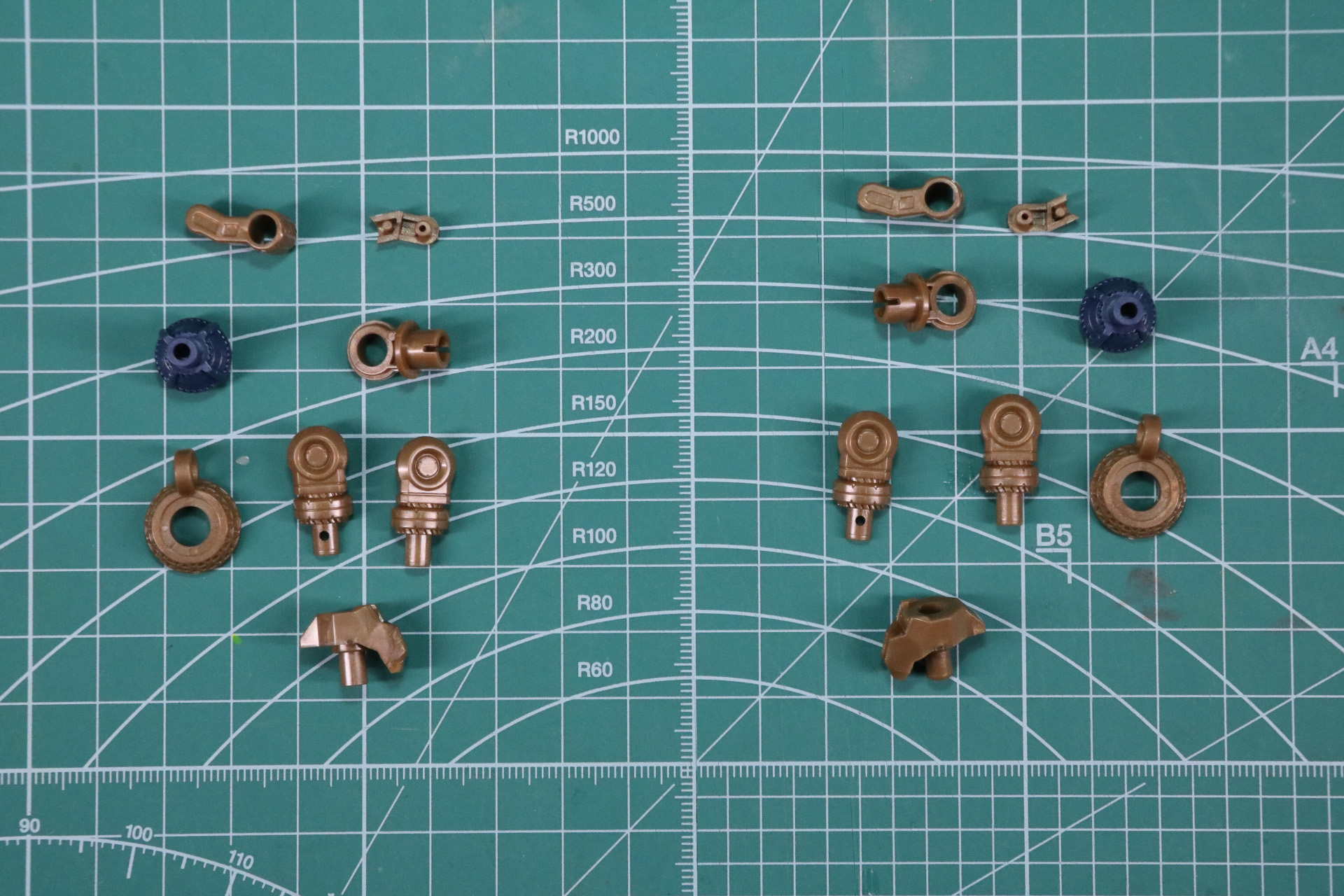 肩部フレームの組み立て