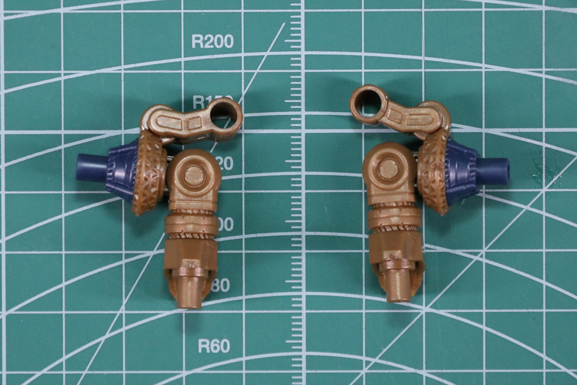 肩部フレームの組み立て