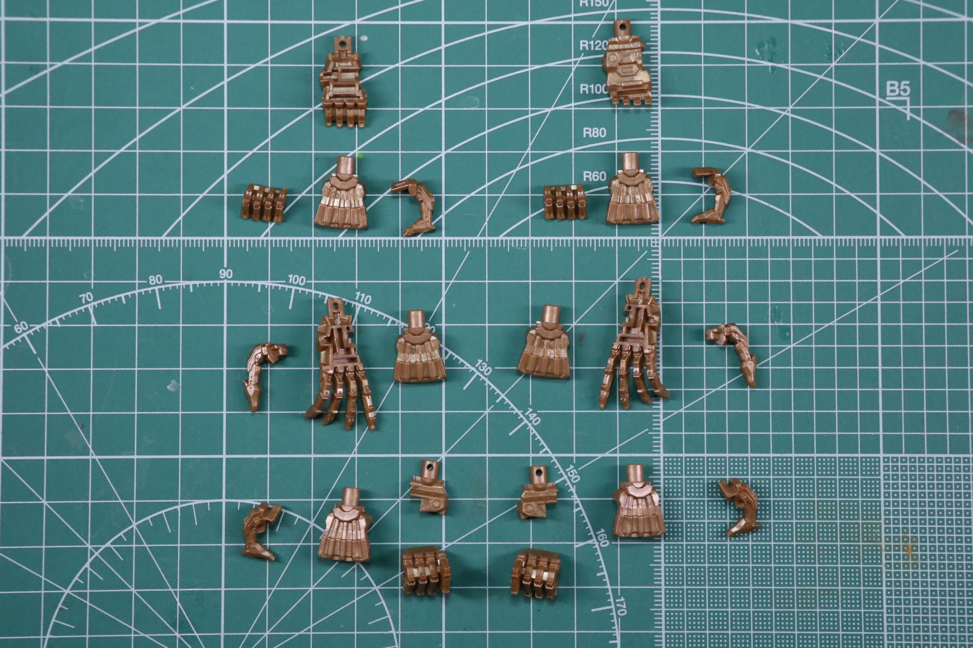 ハンドパーツの組み立て