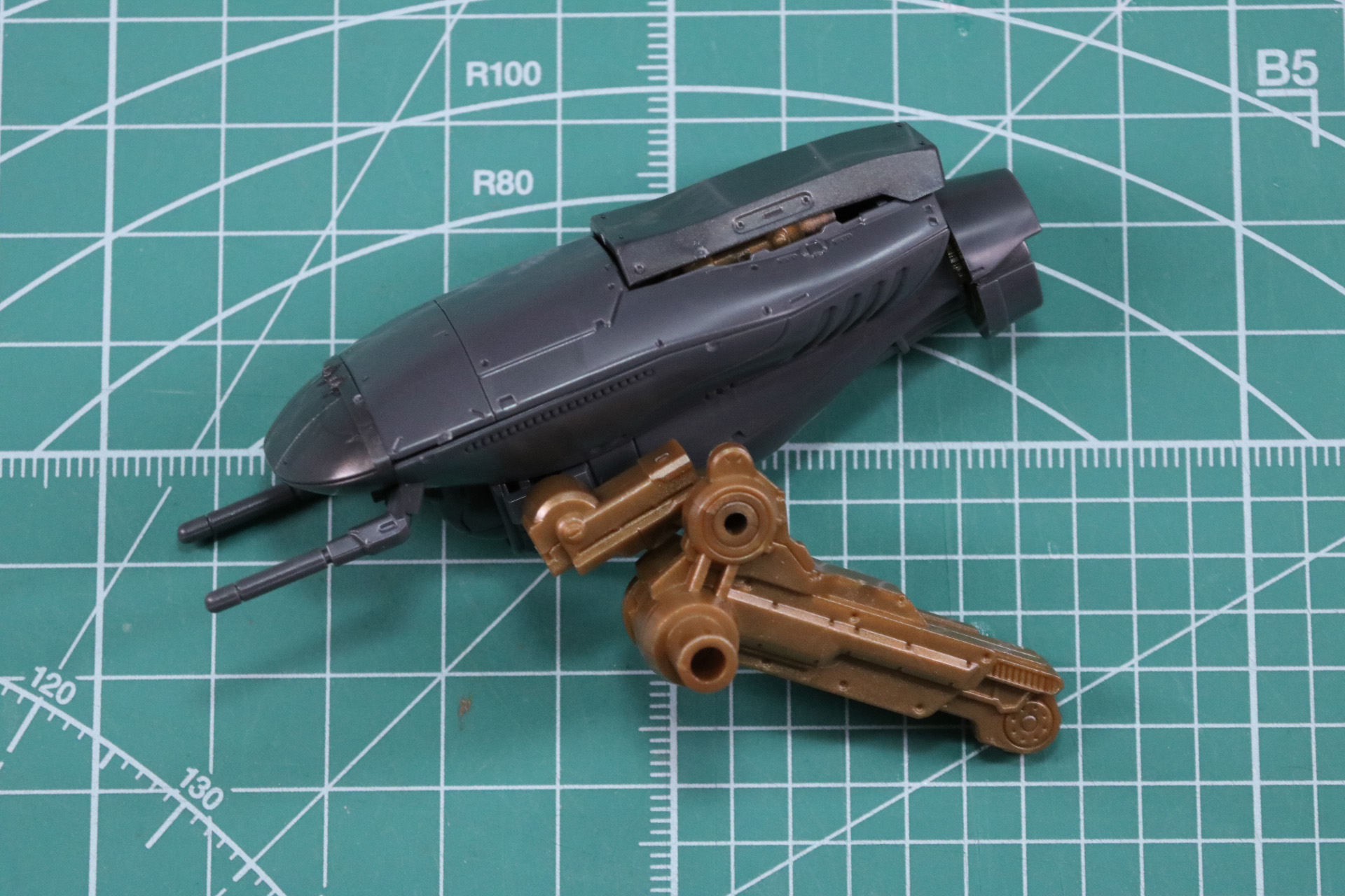 プラズマミサイル本体（右肩部装備）