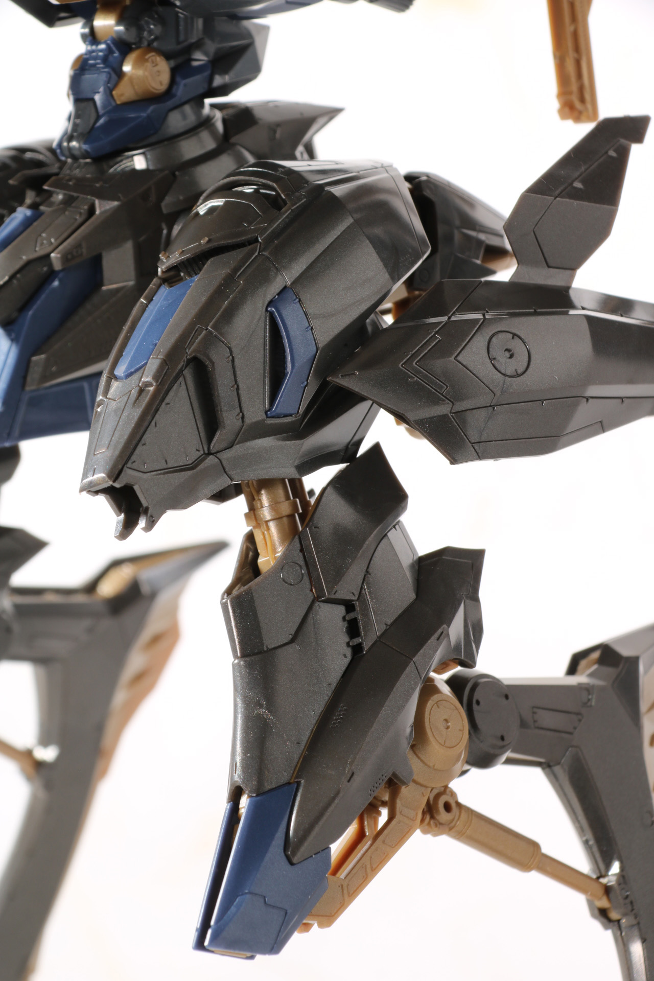 背面から見えるフレームのディテールも造形されている