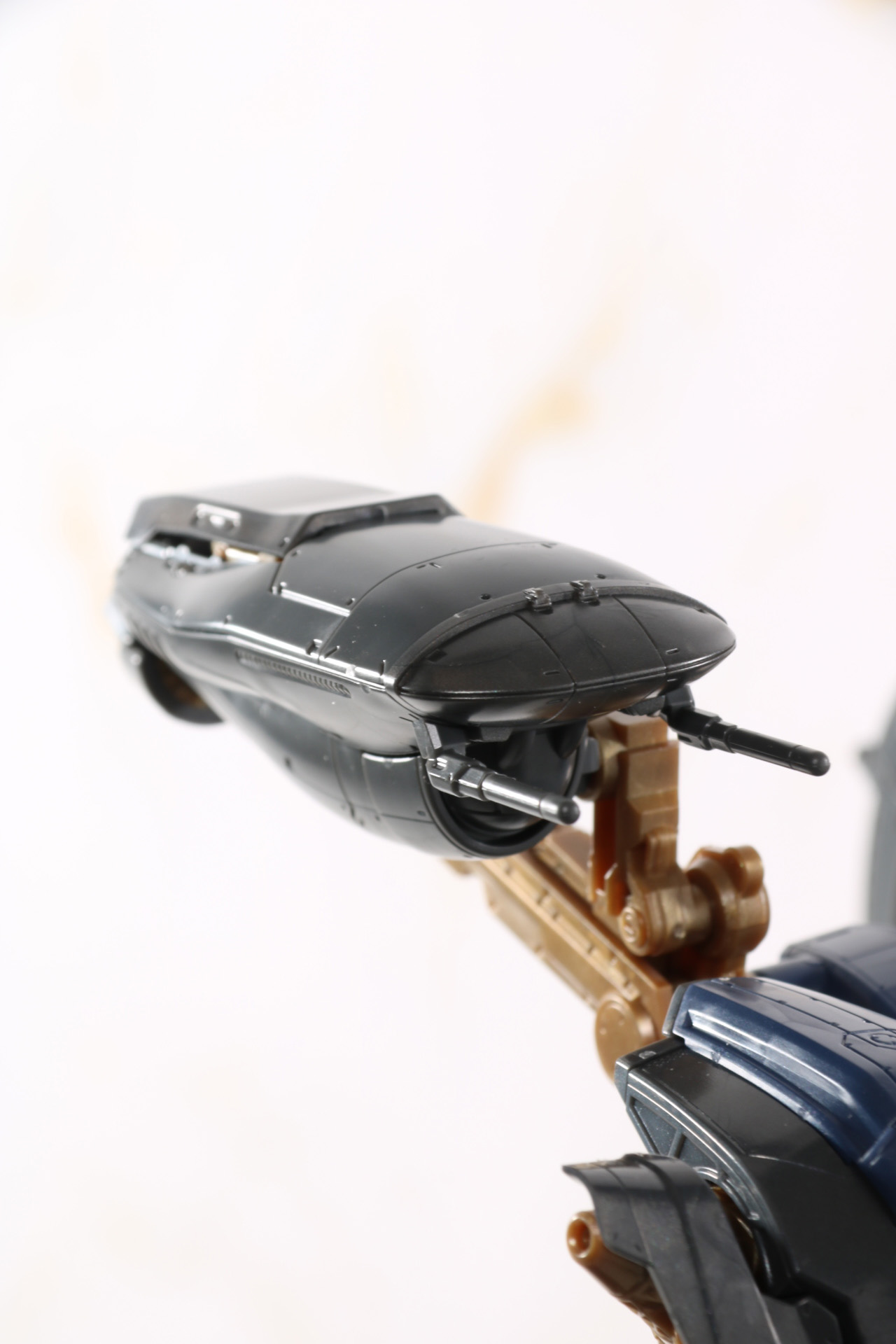 プラズマミサイルはパーツの差し替えで発射状態を再現可能