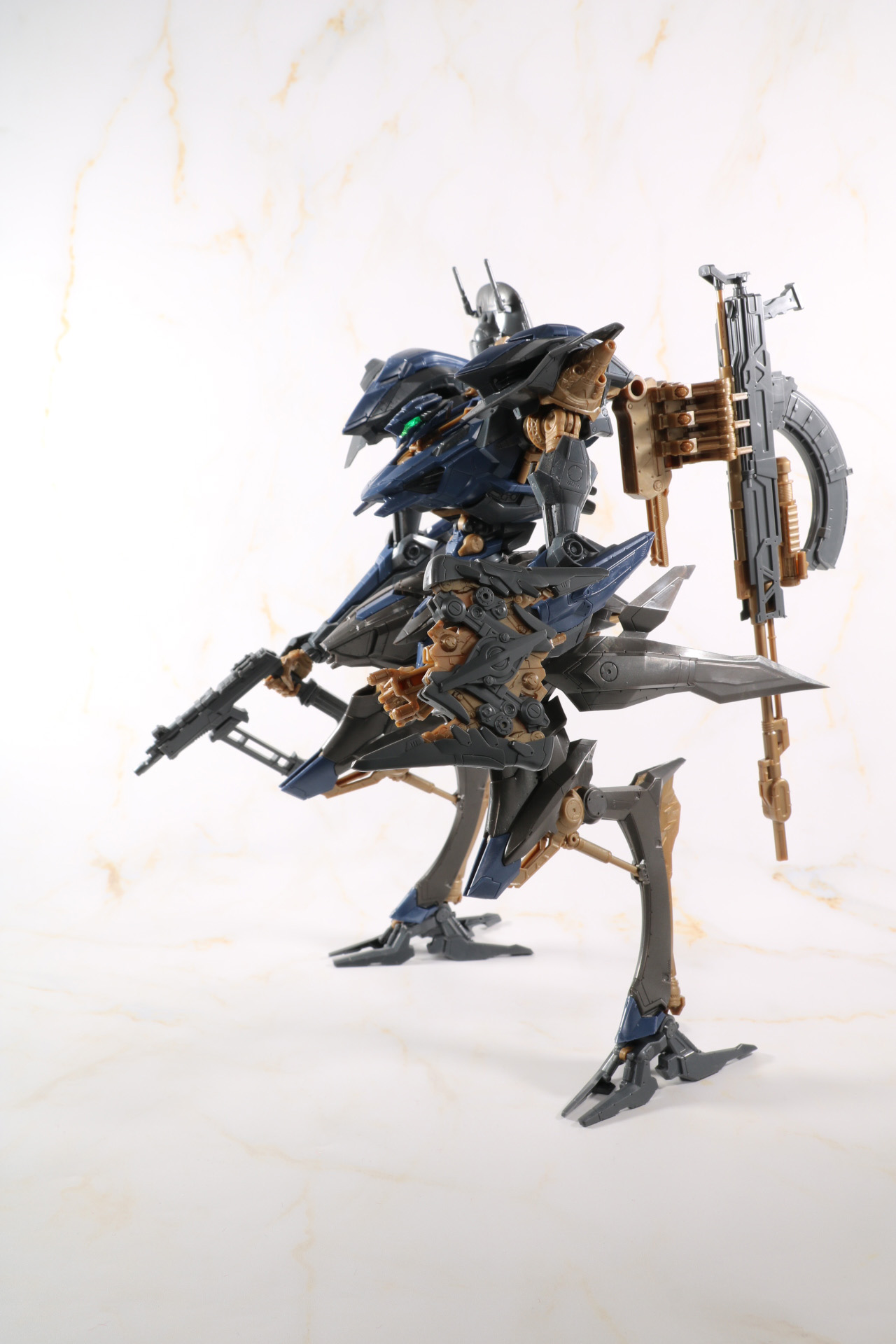 レーザースライサーは待機状態と展開状態を差し替えて再現