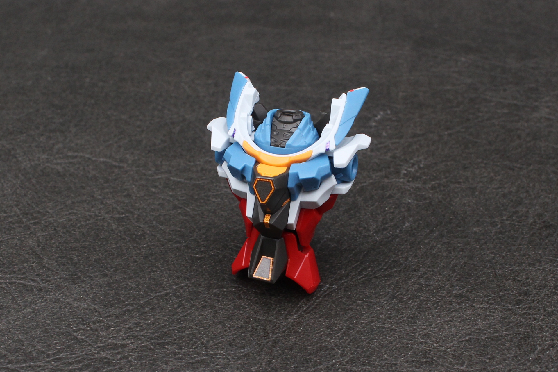 胸部に腹部を取り付けて胴体が完成