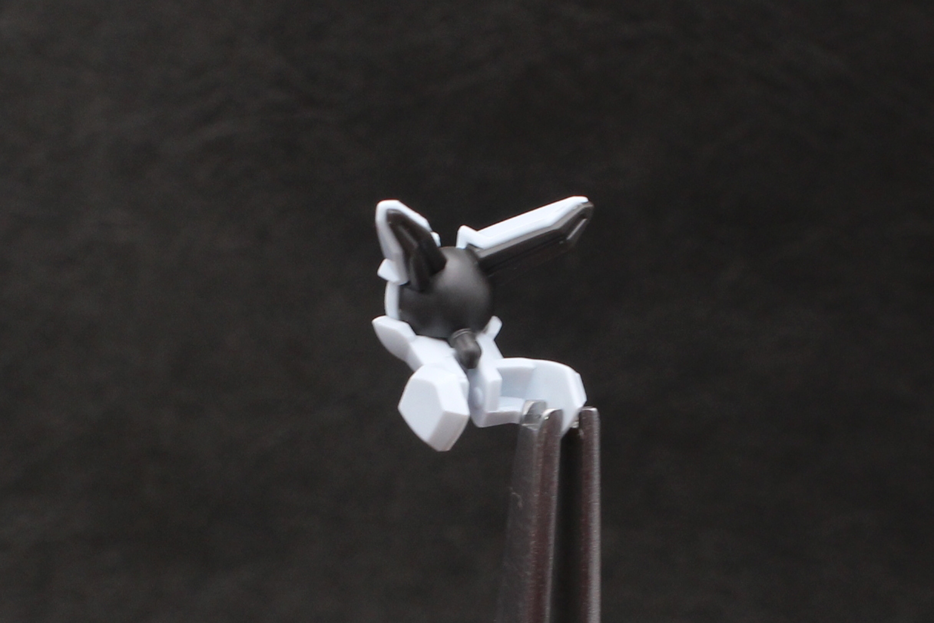 肩アーマーのジョイントを取り付ける