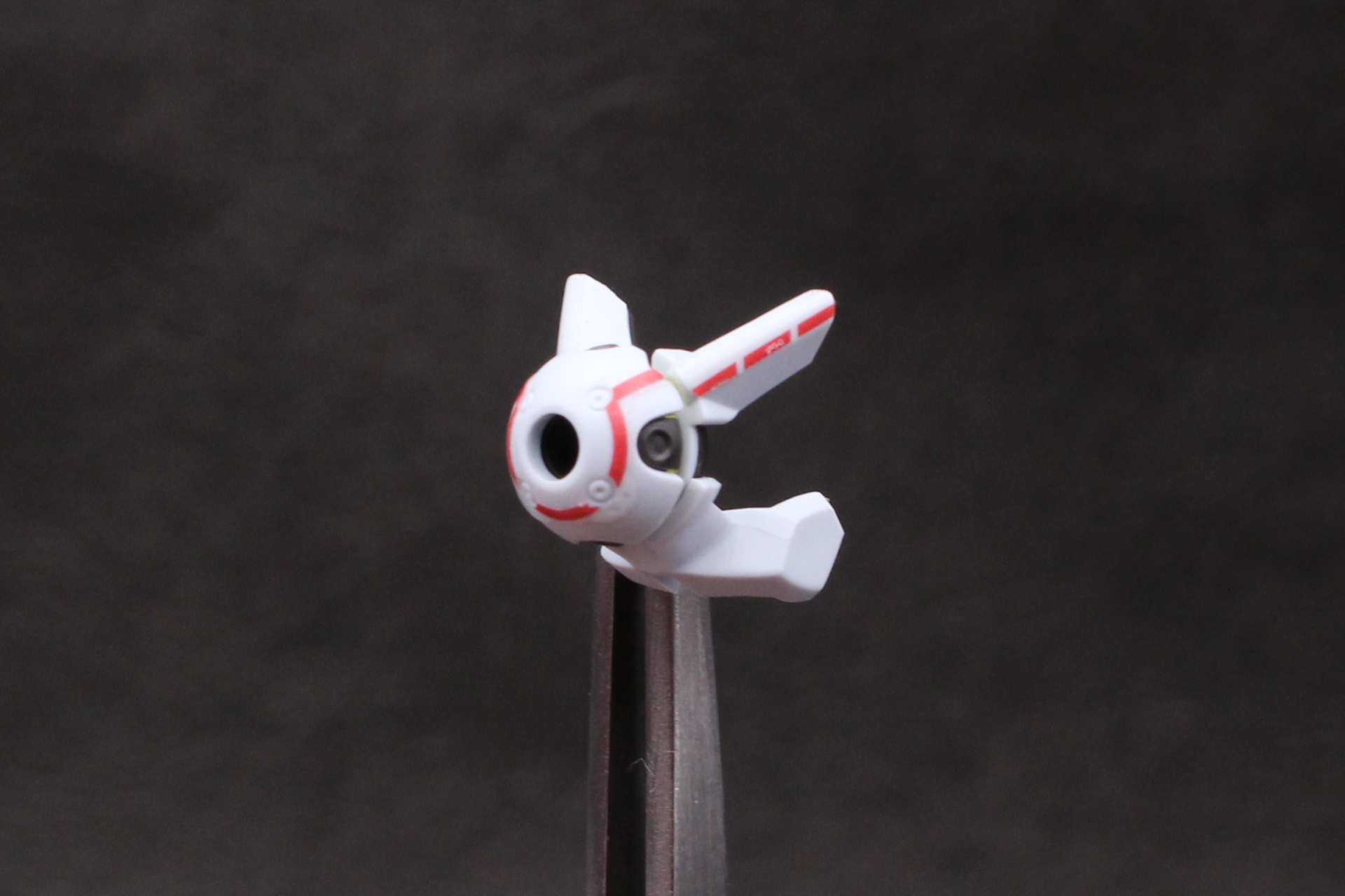 アーマーにマーキングシールを貼る