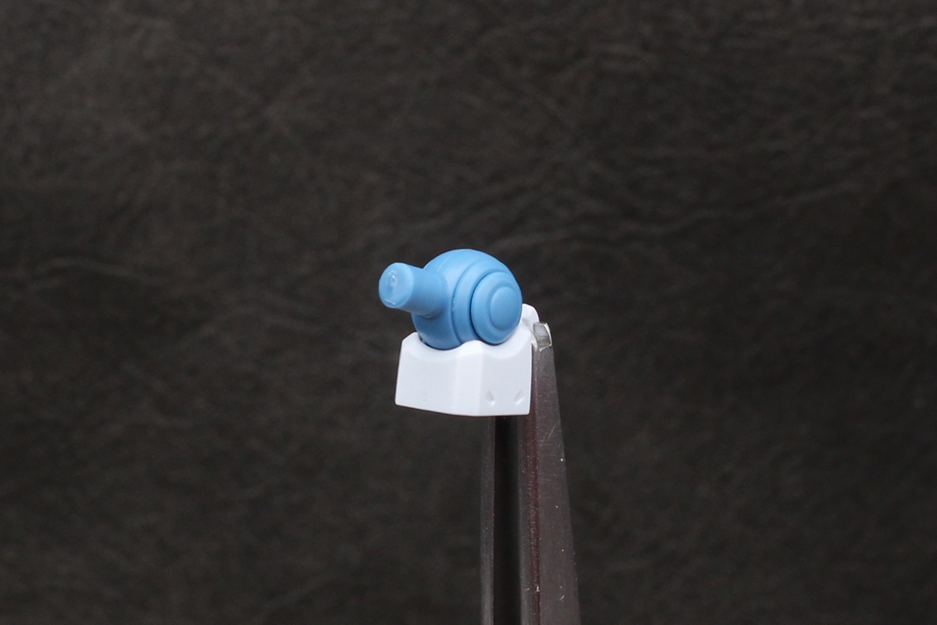 肩の関節を組み立てる