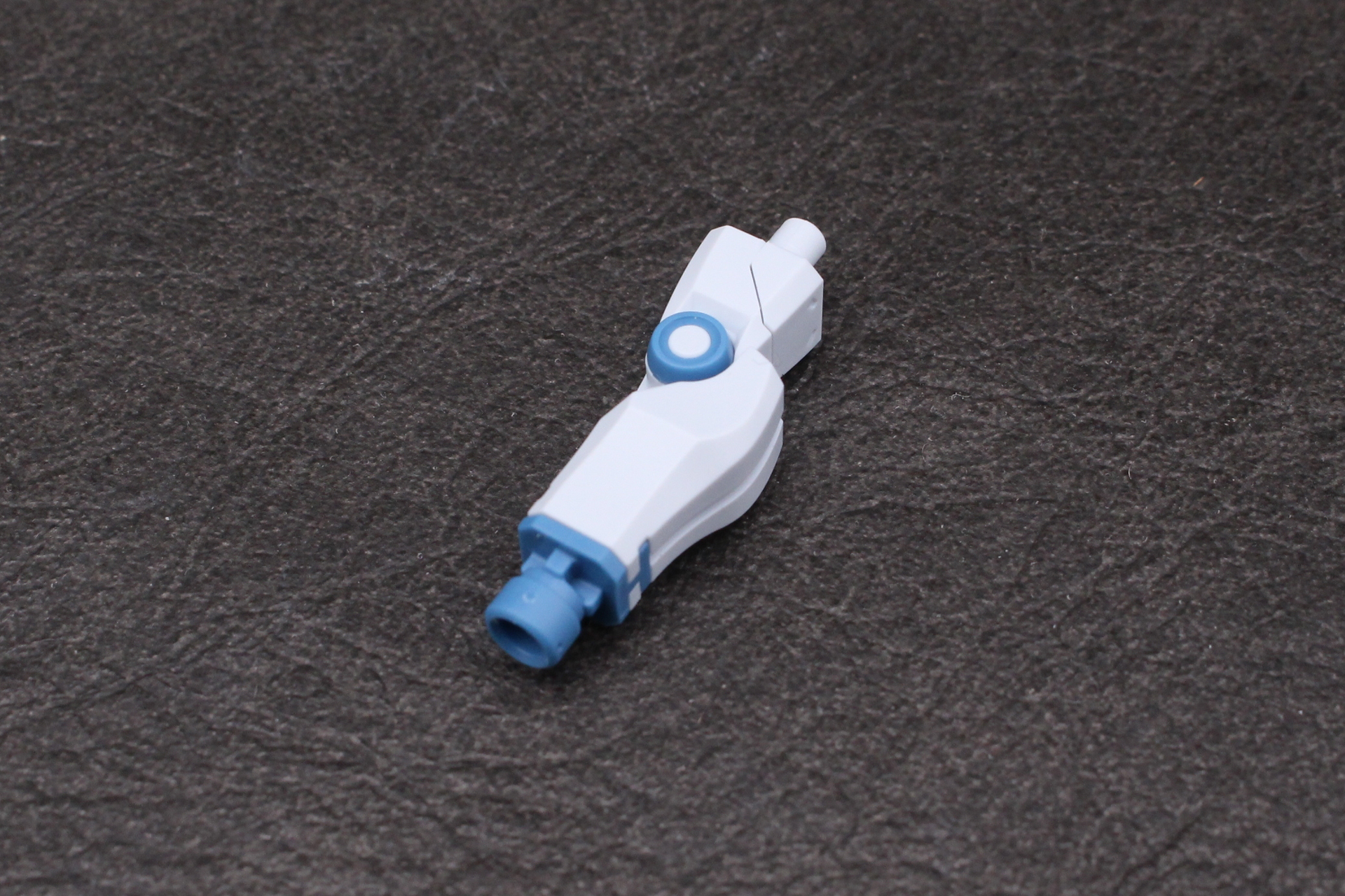 肘関節を組み立てる