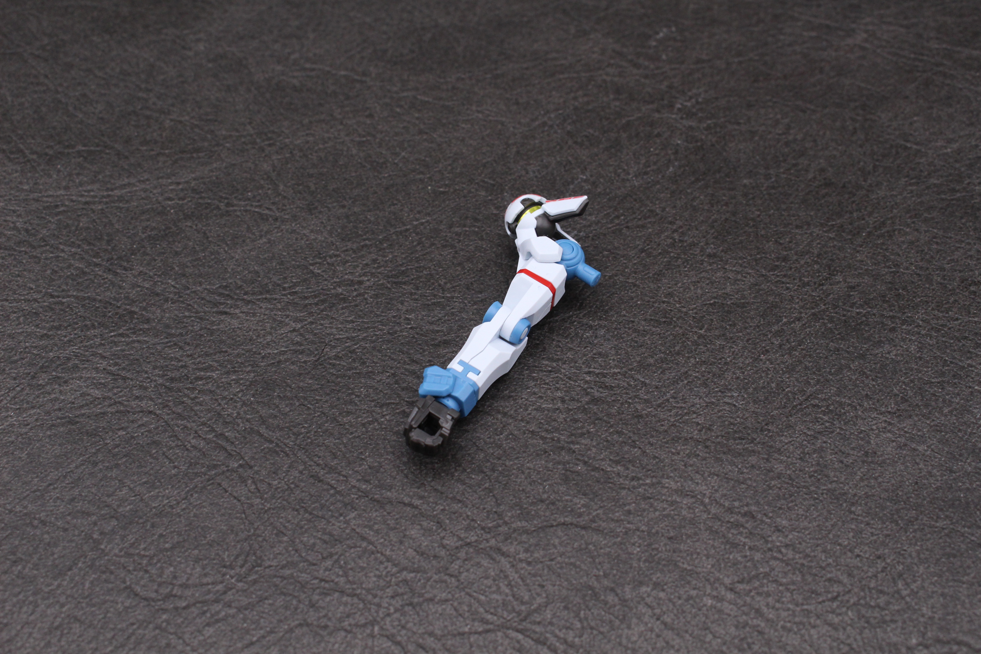 手首を取り付けて右腕が完成