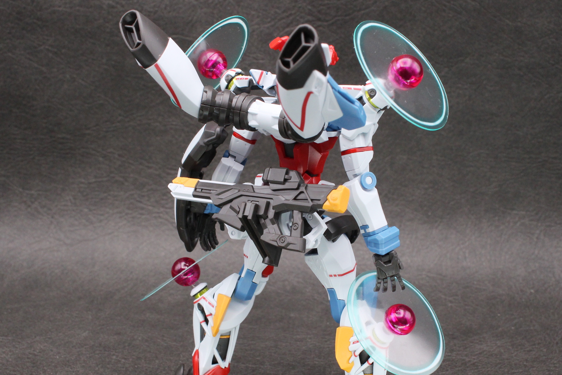 ビーム・ライフルのマウントパーツが付属