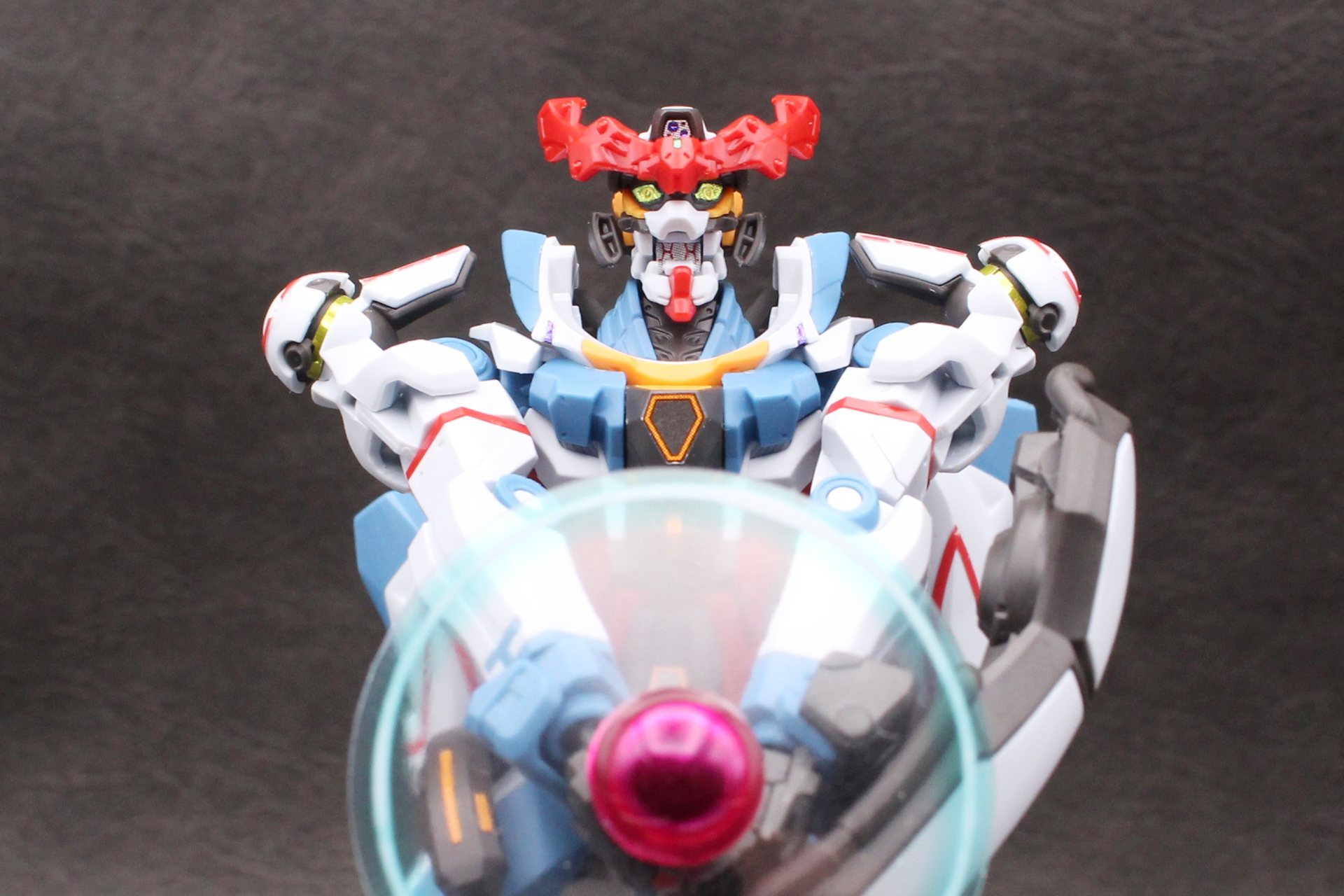 設定にはないが、光輪の軸を持ち手に持たせることで、発動時の印象的なシーンを再現することも可能だ。「行くよ、ジークアクス！」