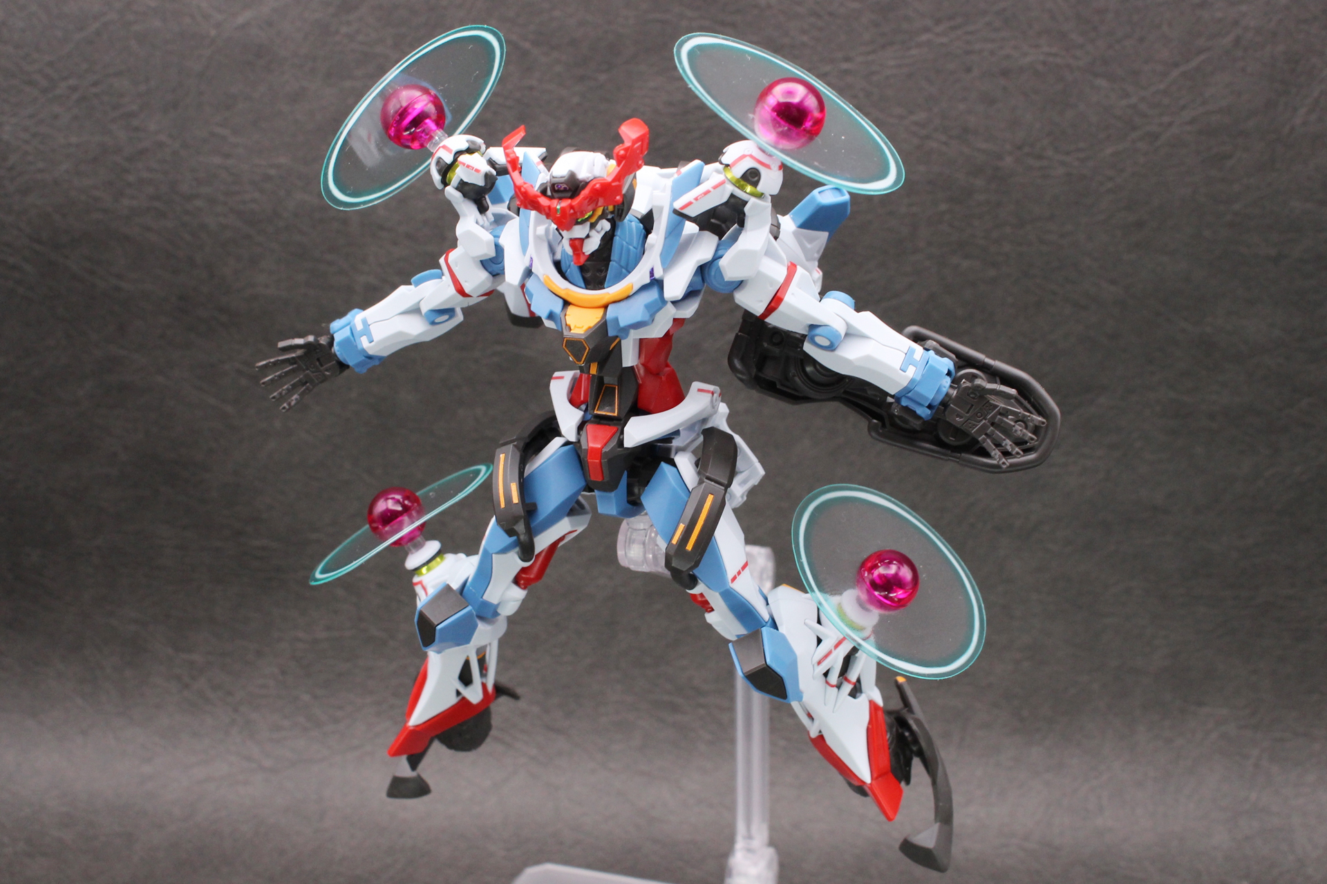 エンディミオン・ユニット覚醒時のジークアクスはビーム・サーベルがよく似合う