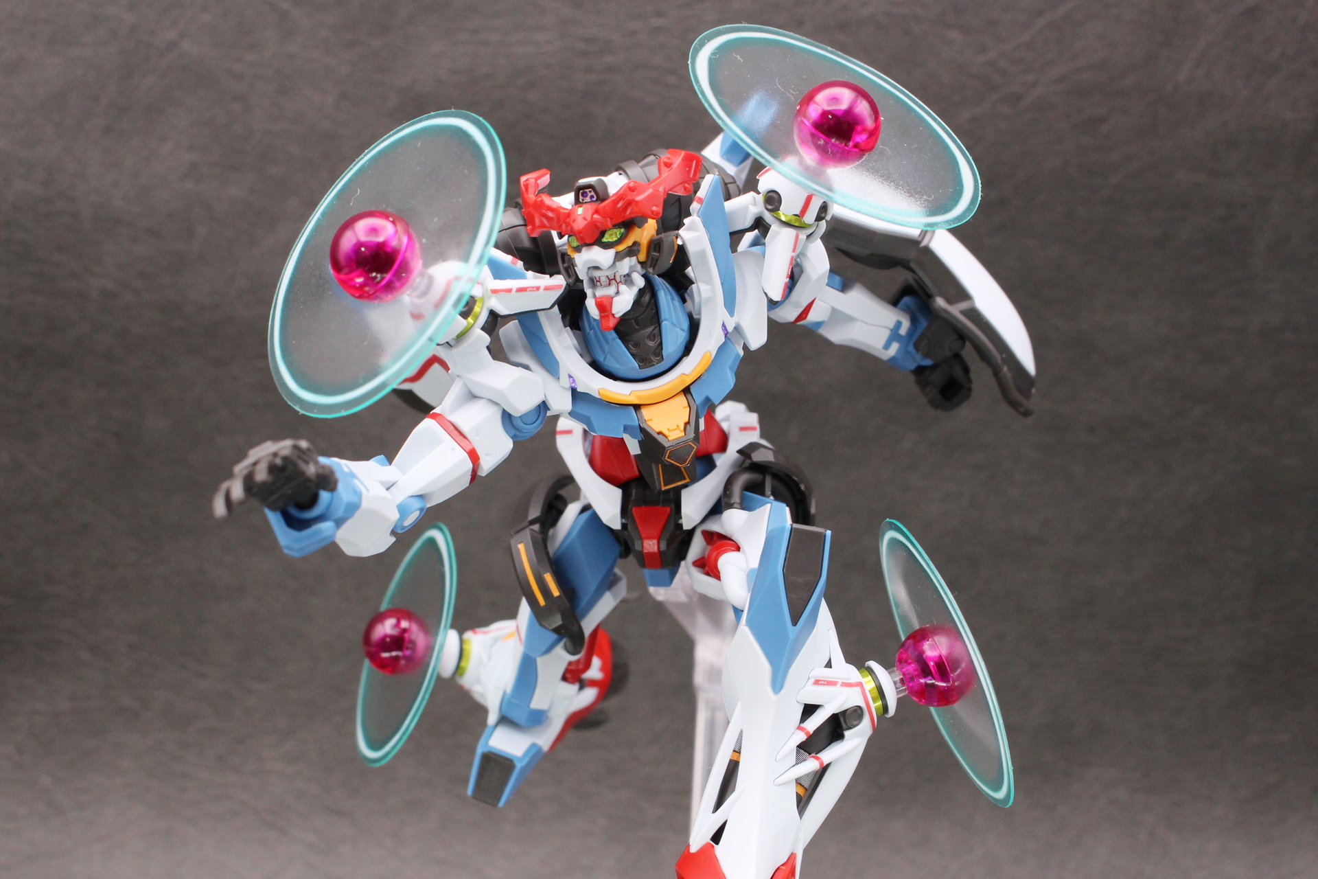 エンディミオン・ユニット覚醒時のジークアクスはビーム・サーベルがよく似合う