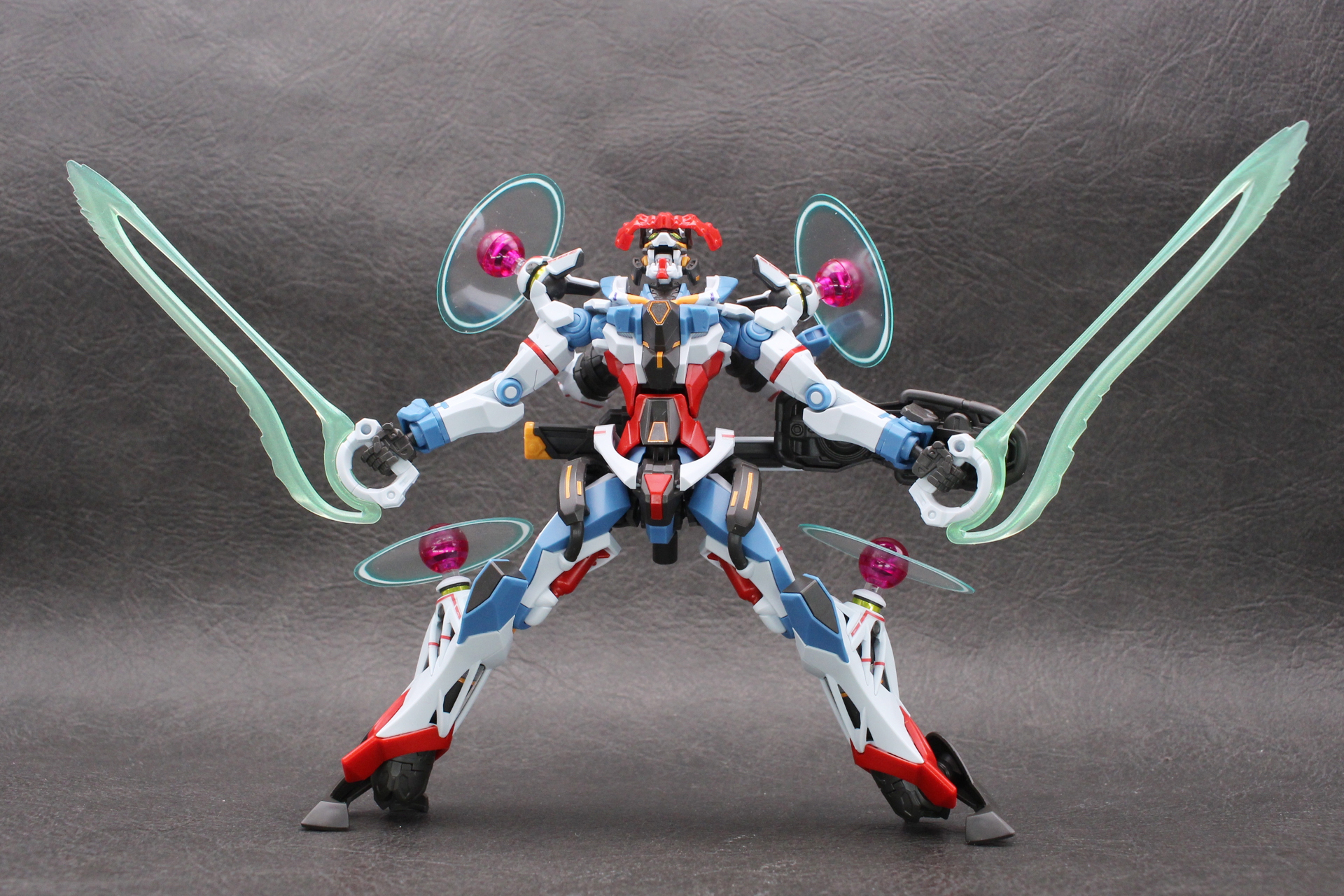 覚醒時は短時間だったので劇中ポーズは限られるが、“IF”のポーズを考えるのも楽しめるはず