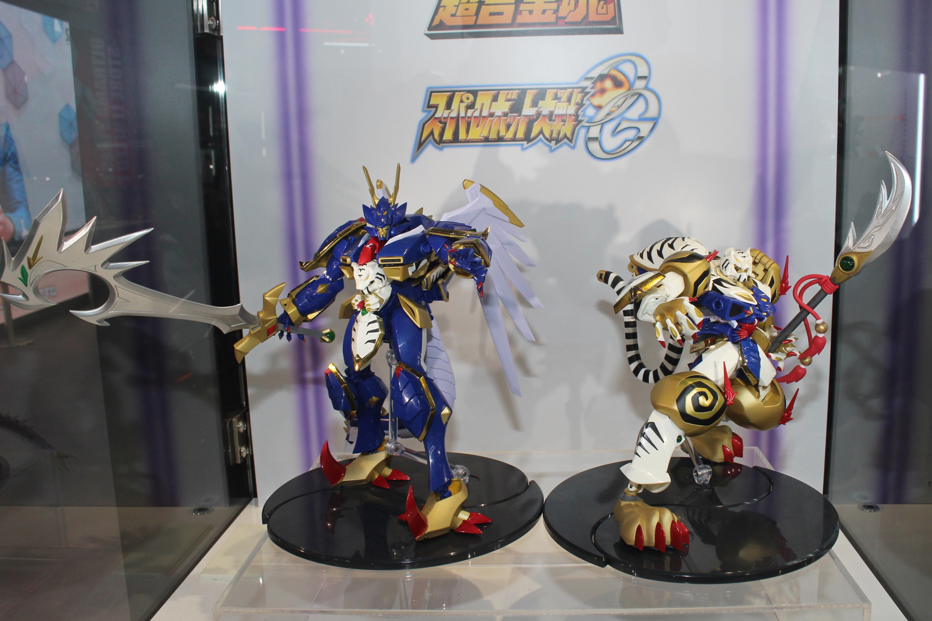 「超合金魂 GX-119 龍虎王／虎龍王」。2026年4月発売予定。価格は49,500円。商品は写真の2体のセットではなく、合体パターンの違いで両方を再現できる仕様だ