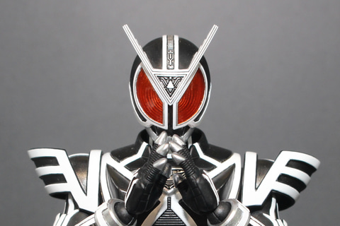 特別企画】「仮面ライダー555」の3人目のライダー、「S.H.Figuarts（真