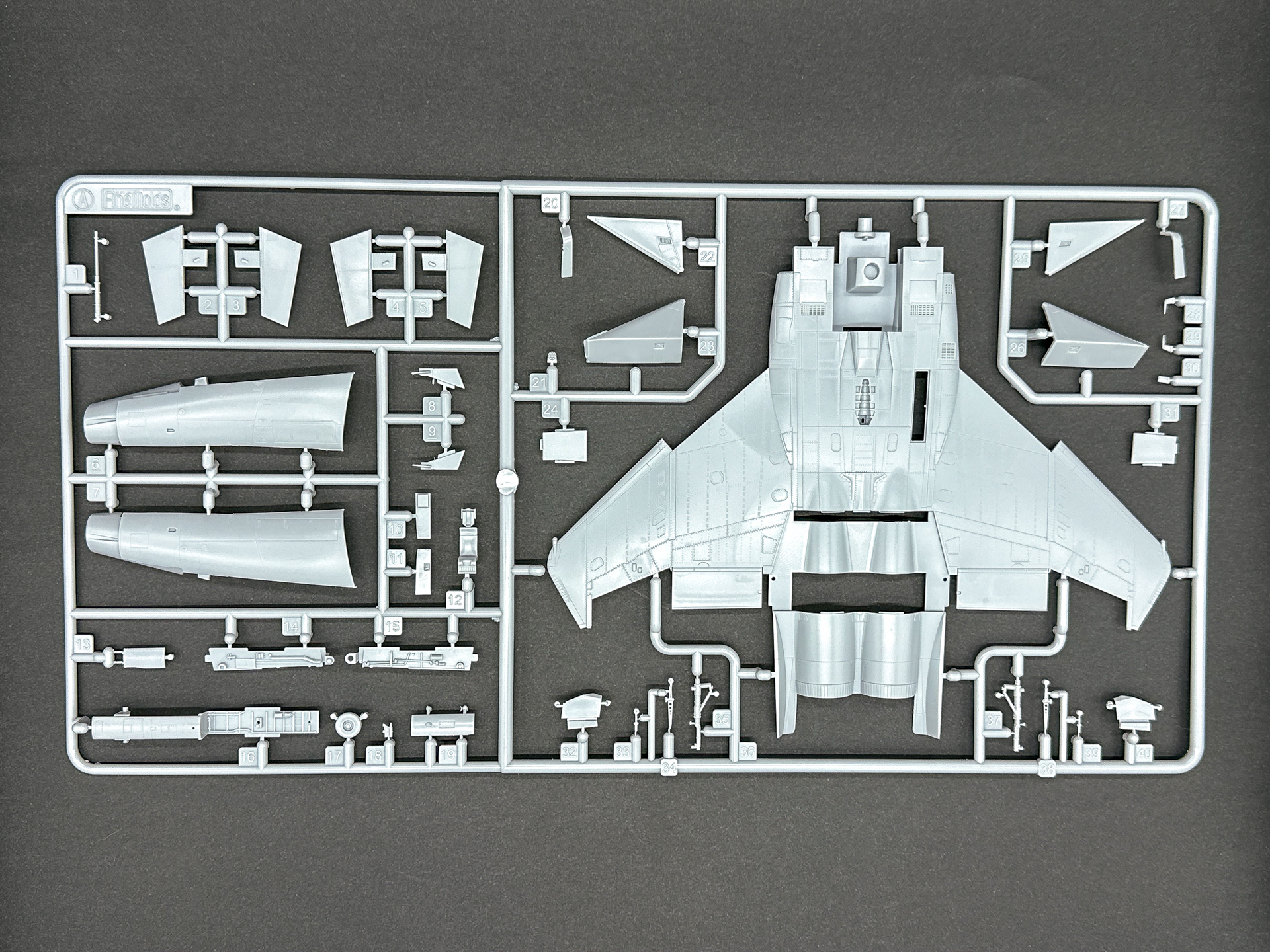 Aランナーは主翼上部や胴体部を構成します。本キットの主翼パーツは胴体と一体成形です。