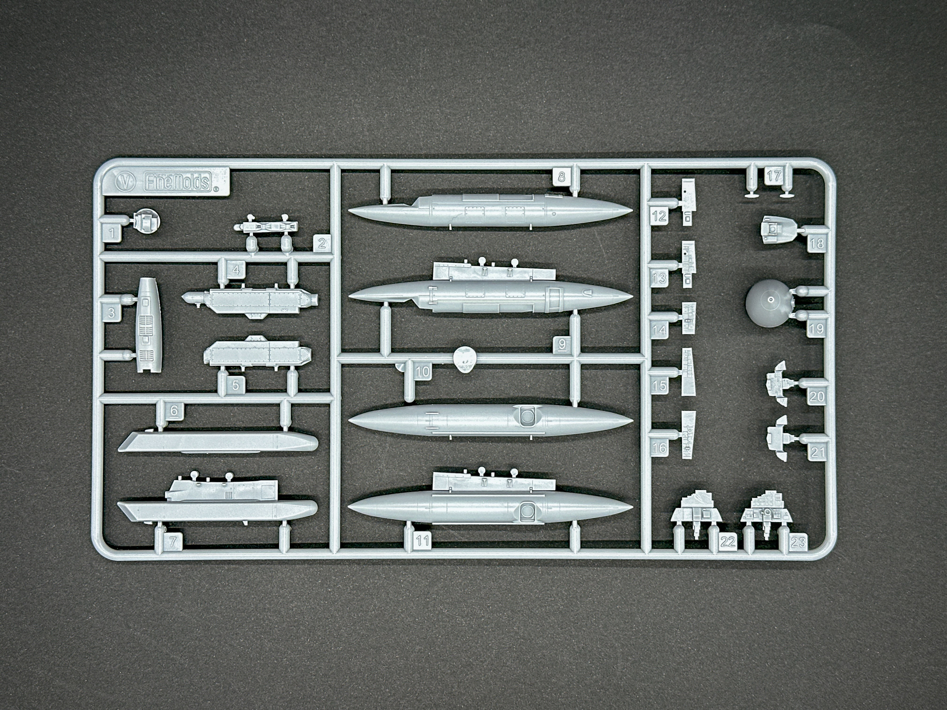 VランナーからはECMポッドを構成するパーツのみ使用します。