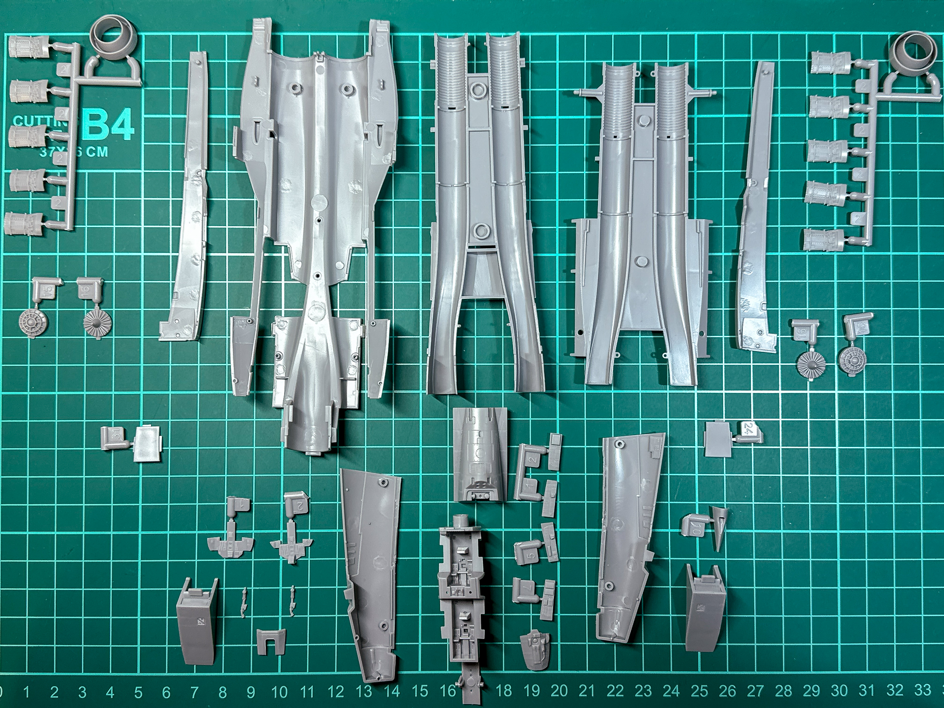 先行塗装を行なうパーツの一覧。一部パーツは可能な限り組み立てを行ないます。