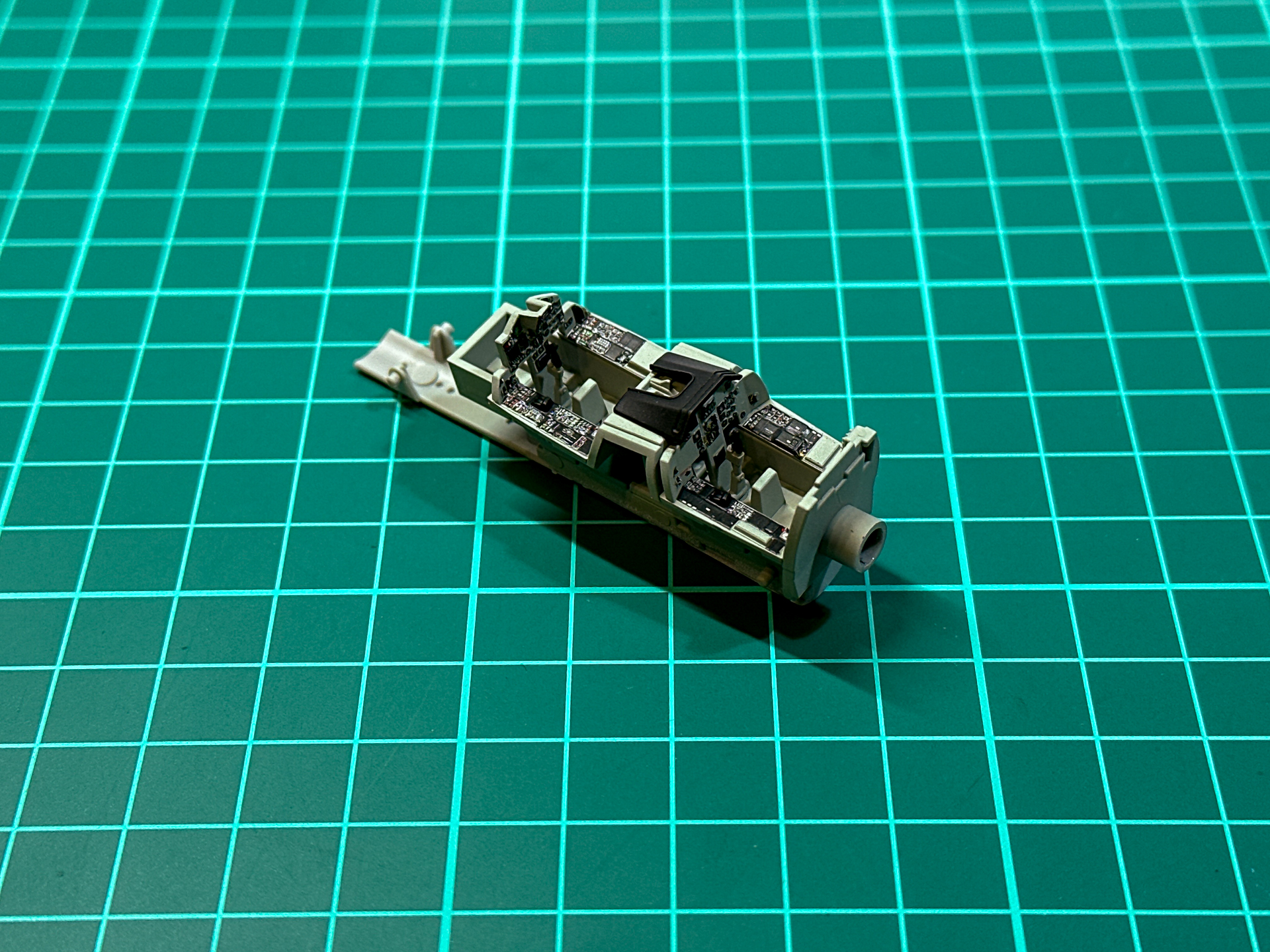 完成したコックピット内部は一度手を止めてしばらく見入ってしまいます。