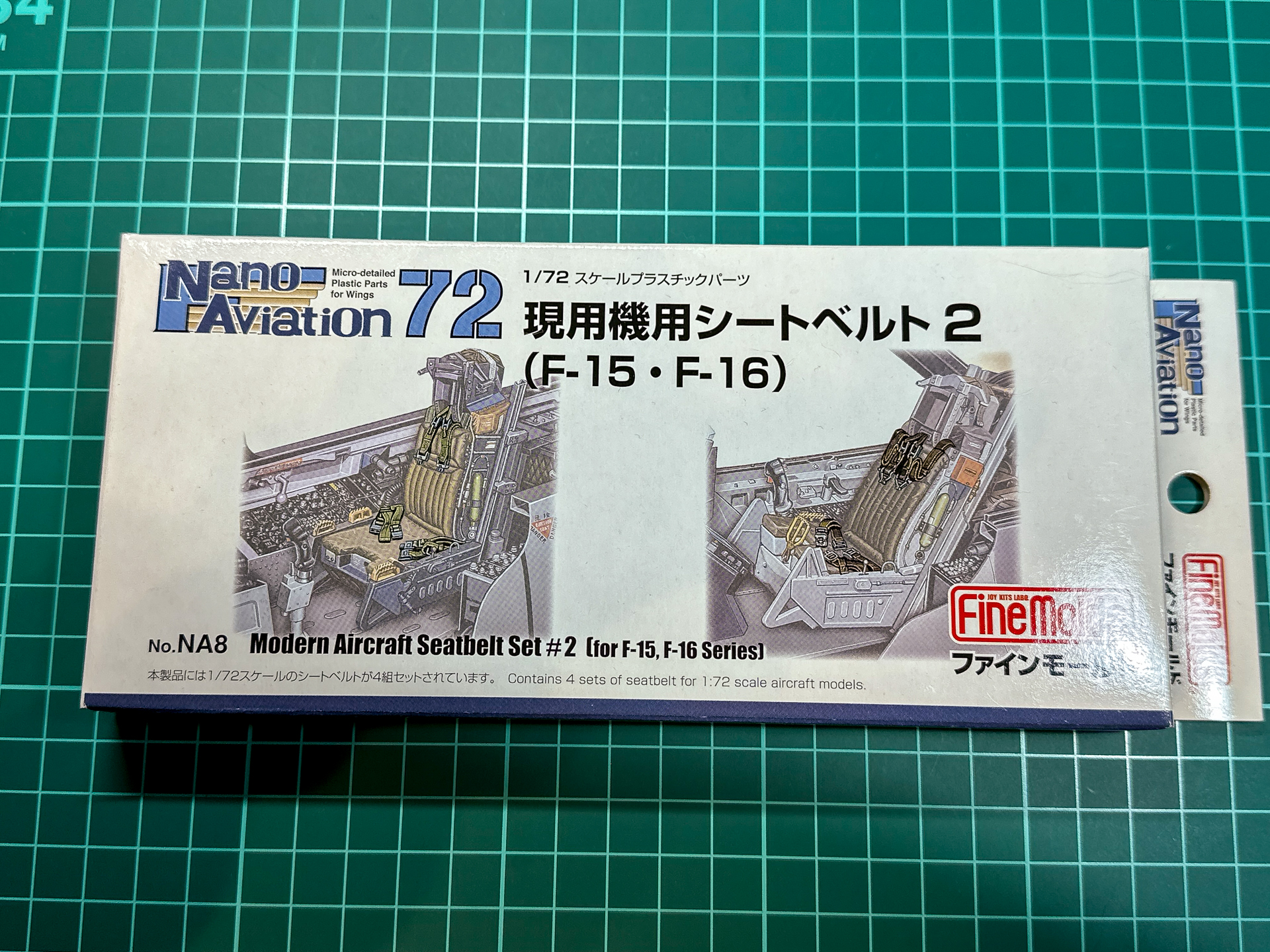 「1/72スケール現用機用シートベルト 2 （F-15・F-16用）」には4席分のシートベルトが付属します。