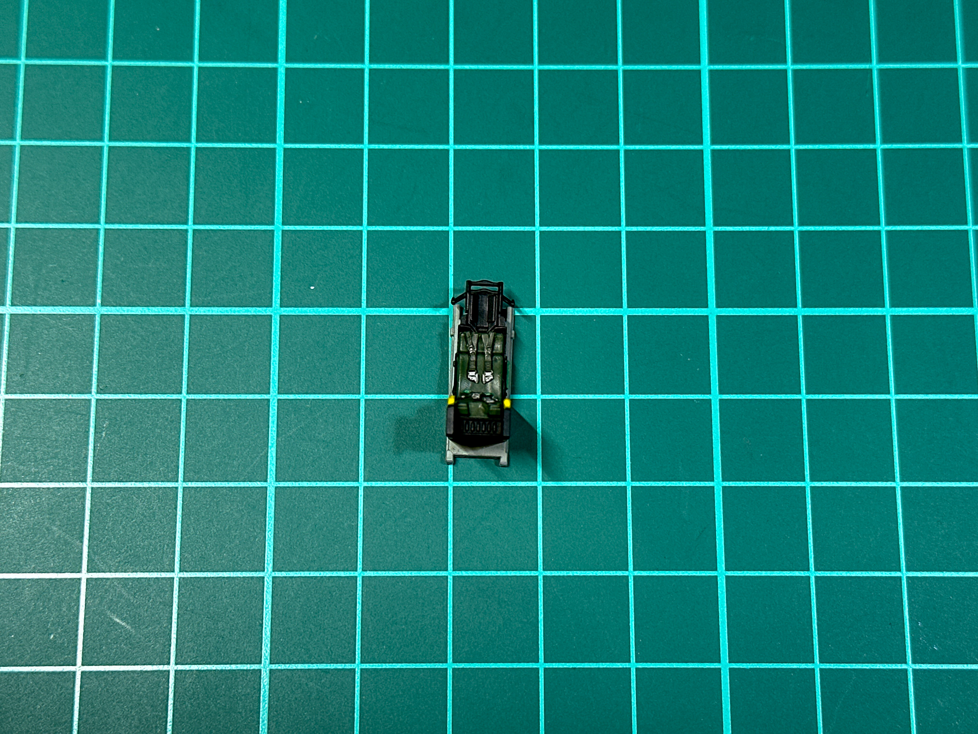 シートベルトの追加で情報量が増しました。