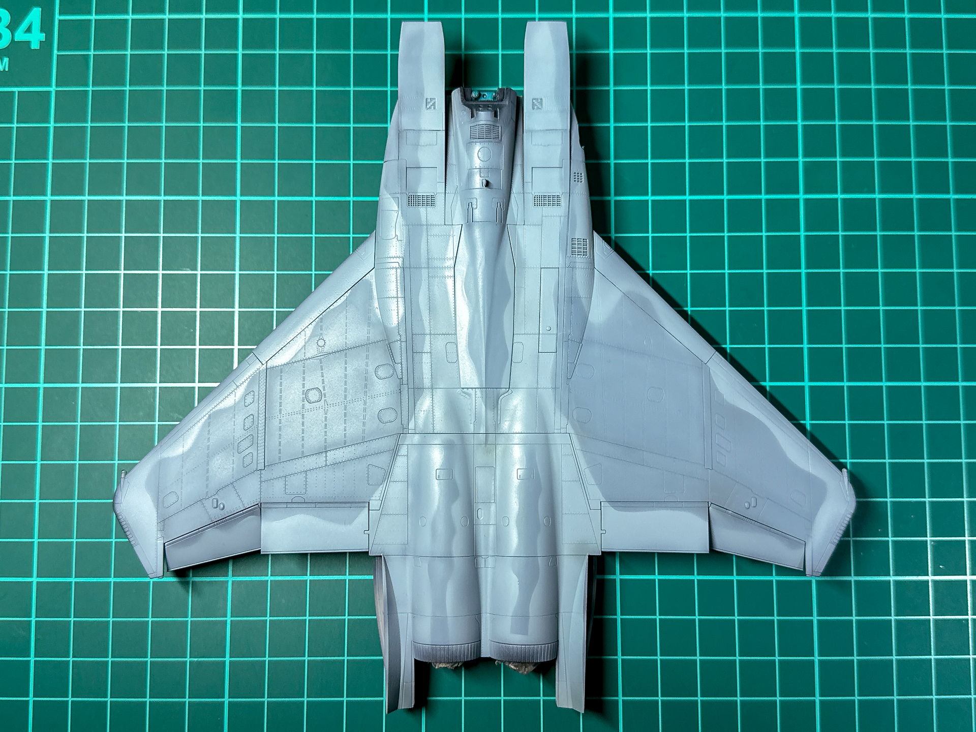 2色目の塗装もスポット吹きを使用して色味を変化させます。