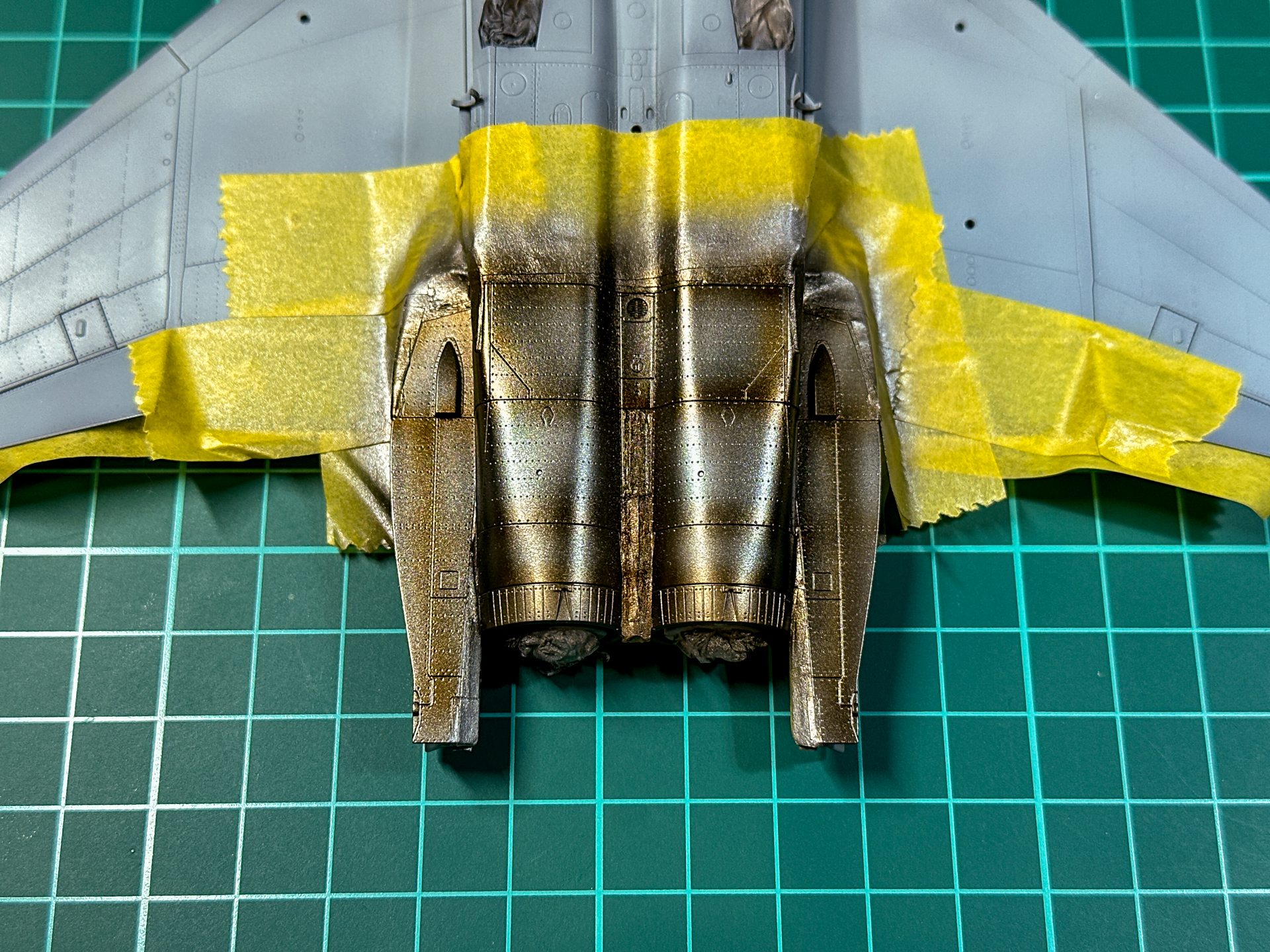 バーニングカラーセットの「バーニングブルー」をオレンジの内側に塗布した後に全体にうっすらと塗布しました。