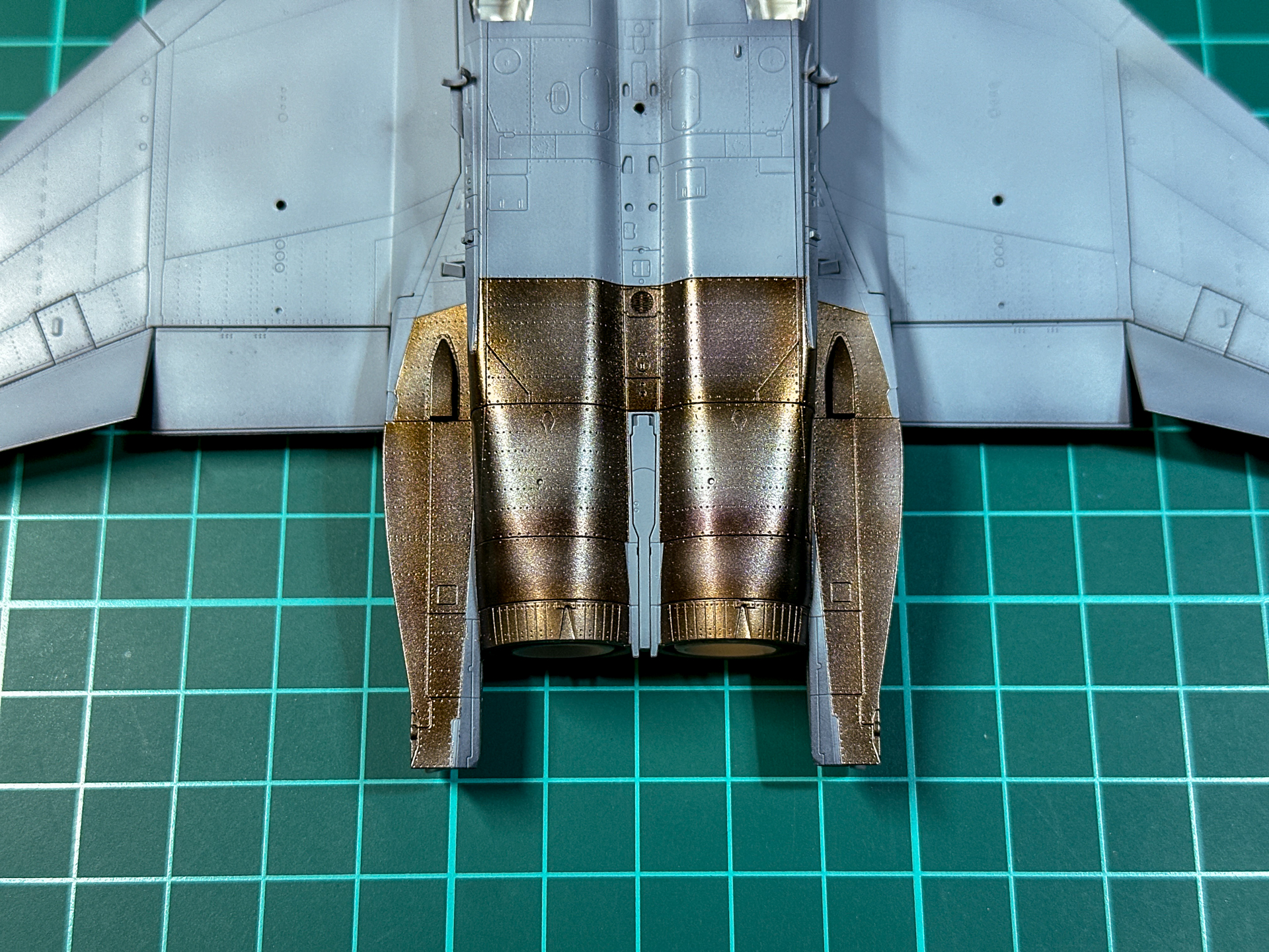 最後にバーニングカラーセットの「バーニングバイオレット」をオレンジとブルーの境界に少し塗布し、焼け表現の完成です。