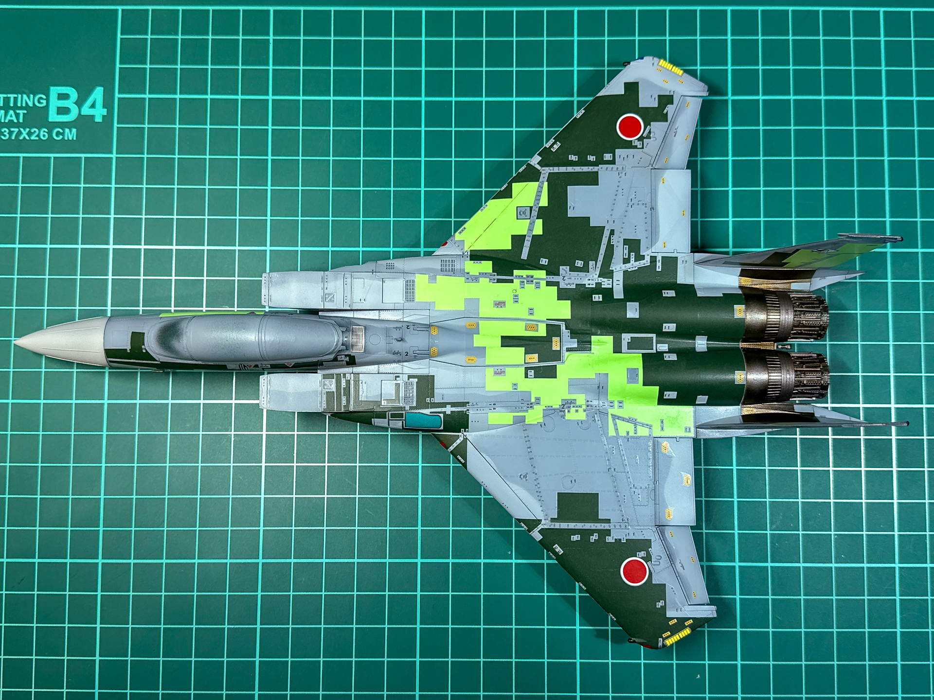 つや消しコートを行なうことでデカールも馴染みました。